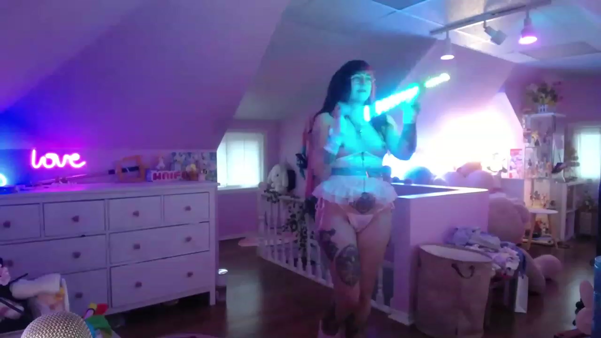 Gallery image thumbnail from SugaryBunny's myfreecams stream on, 04/26/2023, 24:18 image 7 of 20