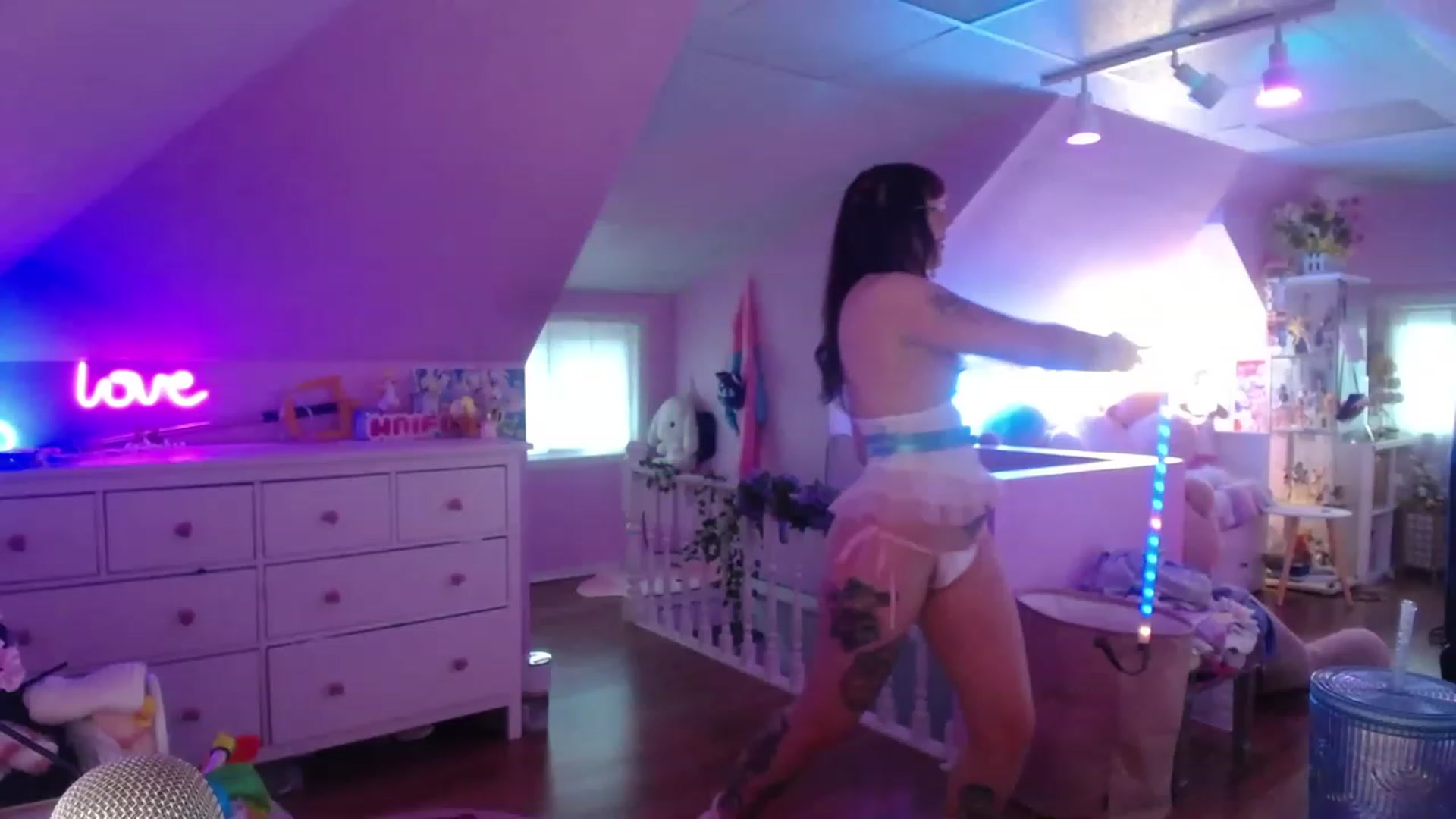 Gallery image thumbnail from SugaryBunny's myfreecams stream on, 04/26/2023, 24:18 image 3 of 20