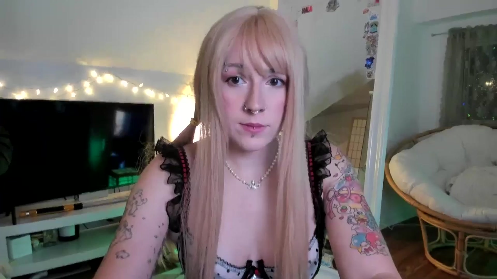 Gallery image thumbnail from SugaryBunny's myfreecams stream on, 11/15/2024, 01:52 image 2 of 20