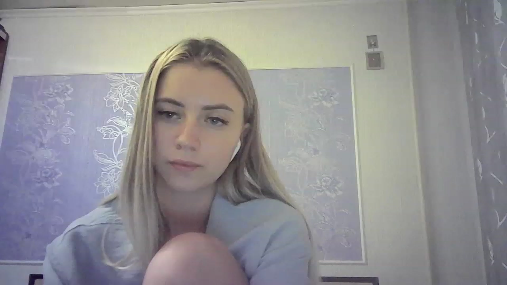 Gallery image thumbnail from Sulfate0's myfreecams stream on, 08/19/2023, 13:22 image 14 of 20