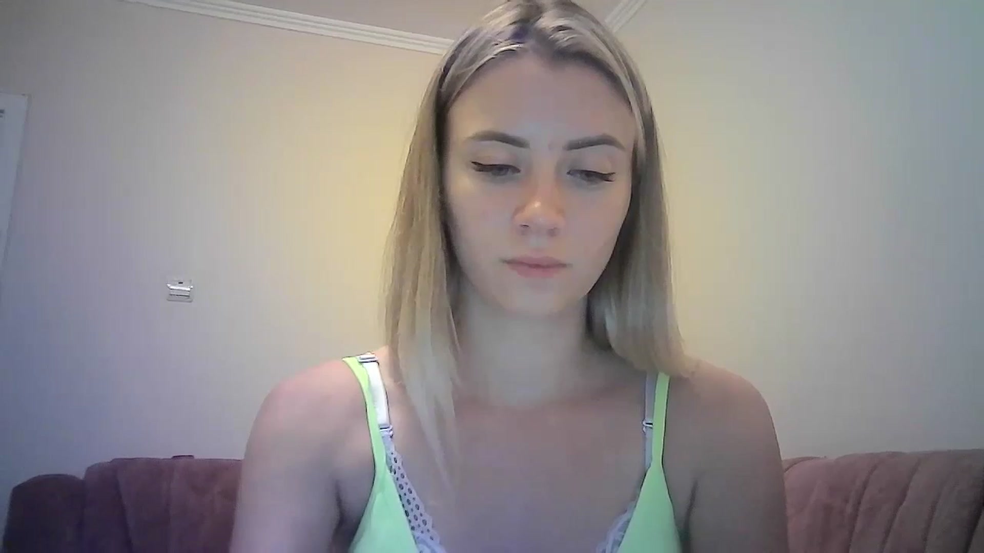 Gallery image thumbnail from Sulfate0's myfreecams stream on, 08/26/2023, 20:39 image 17 of 20