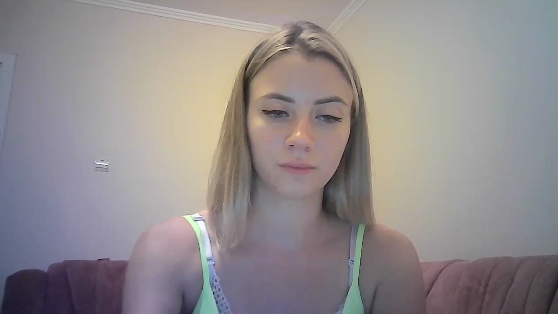 Gallery image thumbnail from Sulfate0's myfreecams stream on, 08/26/2023, 20:39 image 15 of 20
