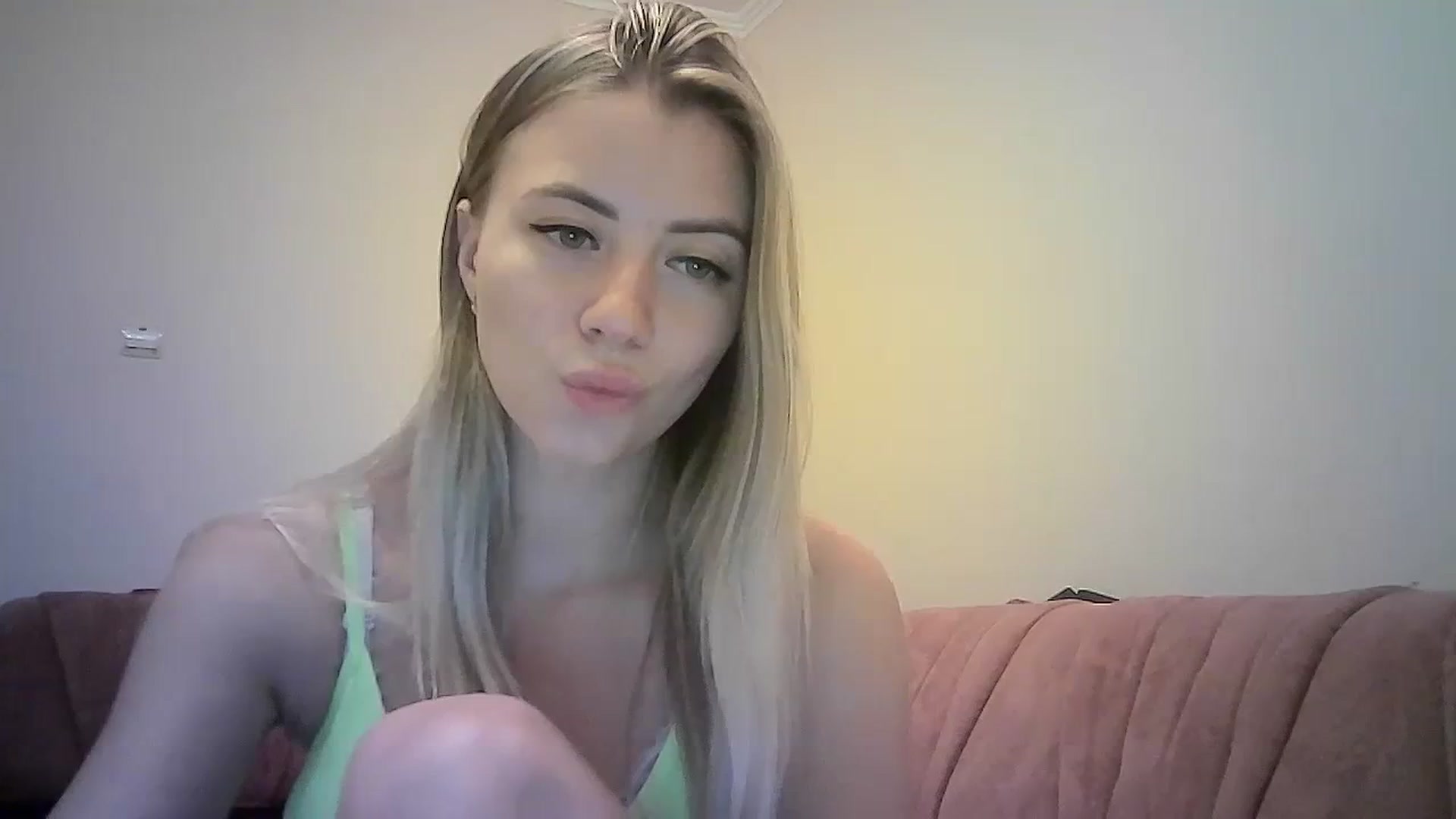 Gallery image thumbnail from Sulfate0's myfreecams stream on, 08/27/2023, 08:59 image 3 of 20