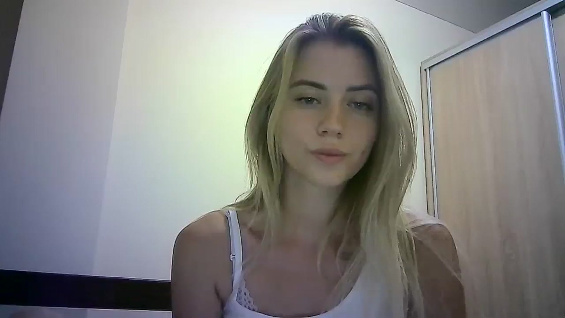 Gallery image thumbnail from Sulfate0's myfreecams stream on, 09/15/2023, 16:06 image 10 of 20
