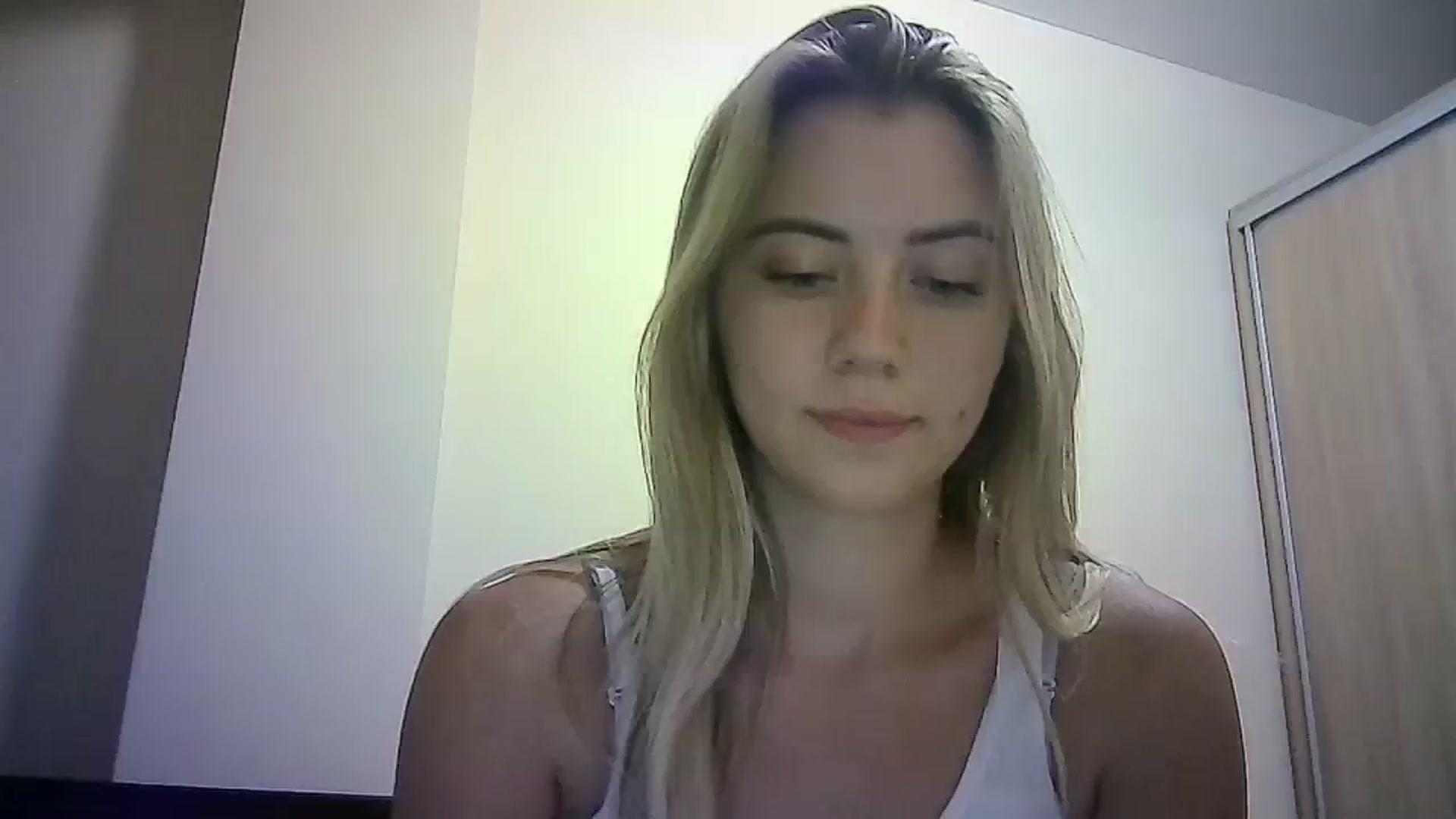 Gallery image thumbnail from Sulfate0's myfreecams stream on, 09/15/2023, 16:06 image 17 of 20