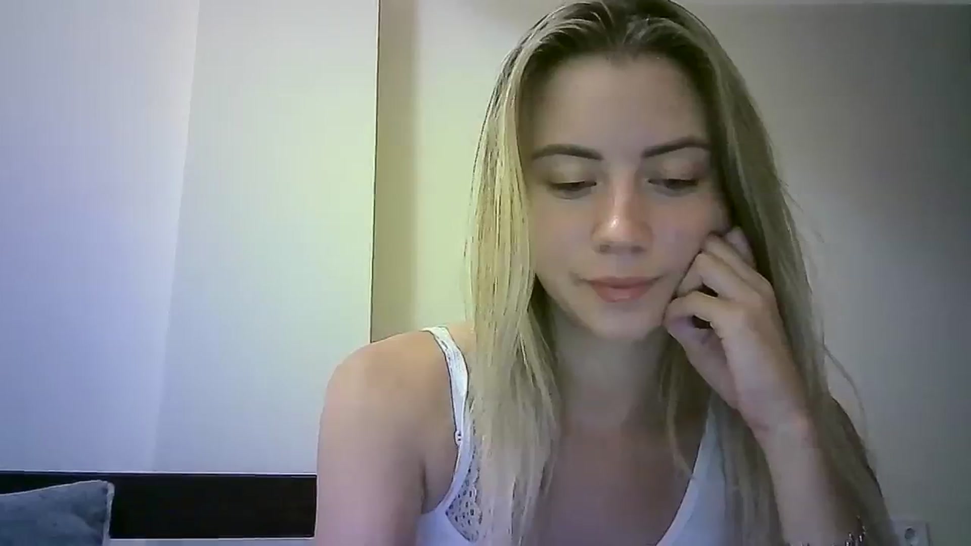 Gallery image thumbnail from Sulfate0's myfreecams stream on, 09/15/2023, 19:51 image 12 of 20