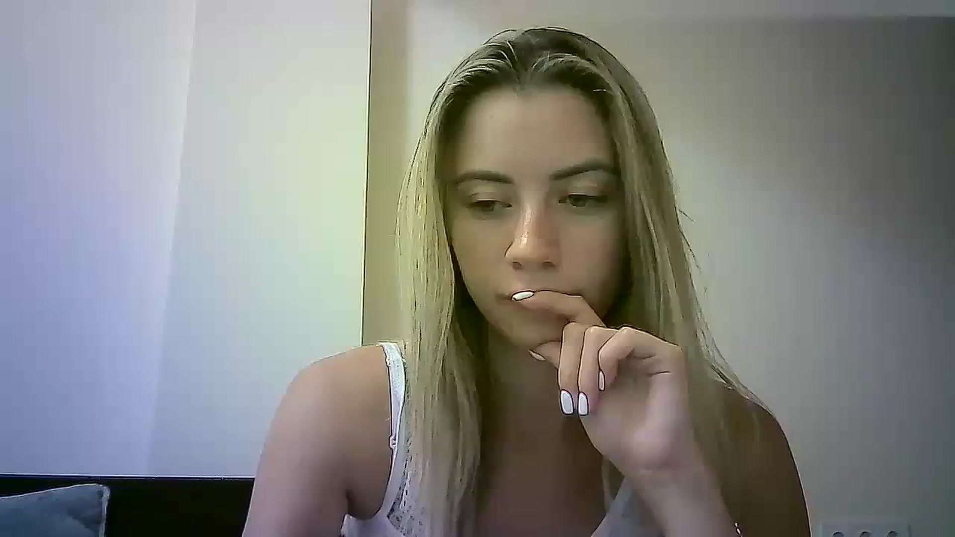 Gallery image thumbnail from Sulfate0's myfreecams stream on, 09/15/2023, 19:51 image 18 of 20
