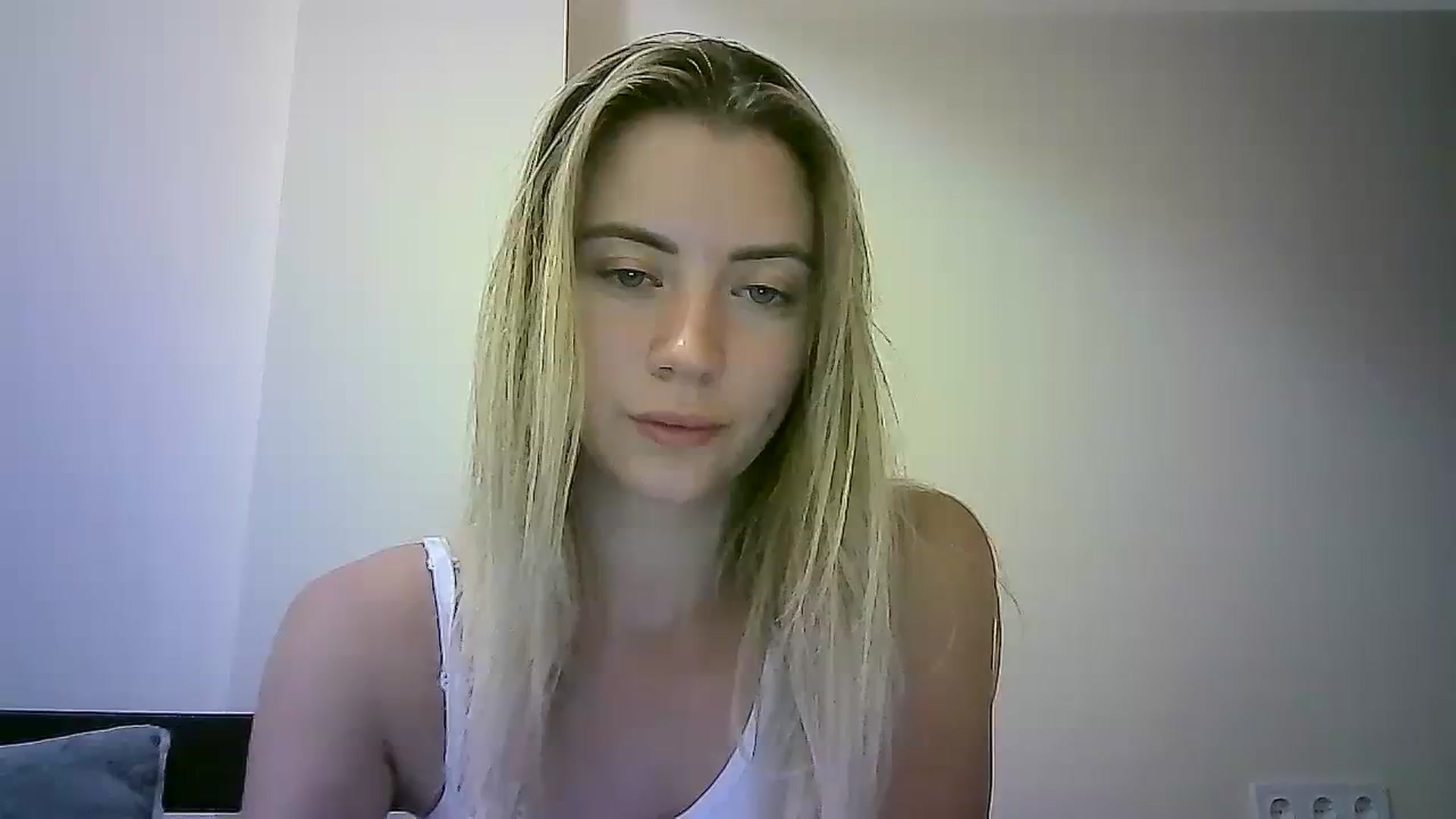 Gallery image thumbnail from Sulfate0's myfreecams stream on, 09/15/2023, 19:51 image 19 of 20