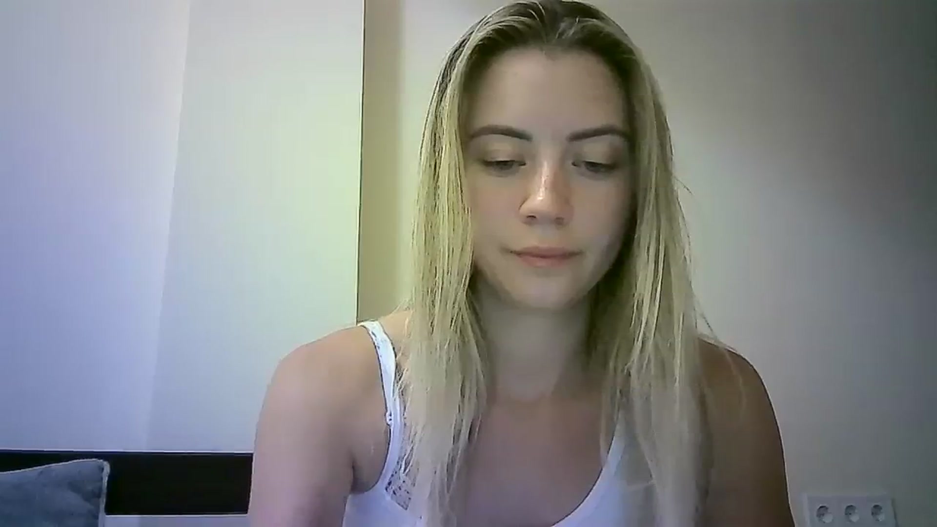 Gallery image thumbnail from Sulfate0's myfreecams stream on, 09/15/2023, 19:51 image 14 of 20