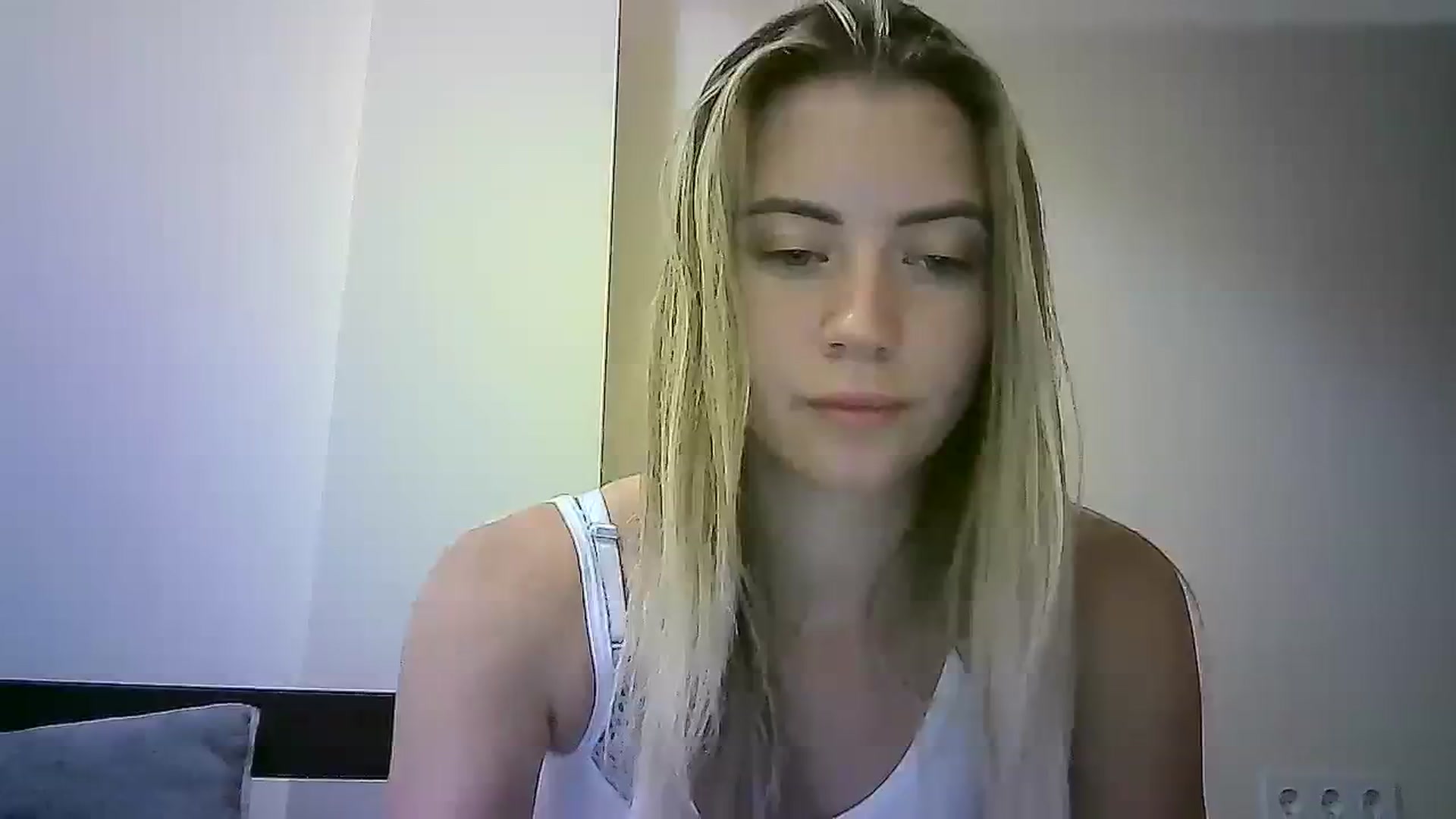 Gallery image thumbnail from Sulfate0's myfreecams stream on, 09/15/2023, 20:53 image 11 of 20