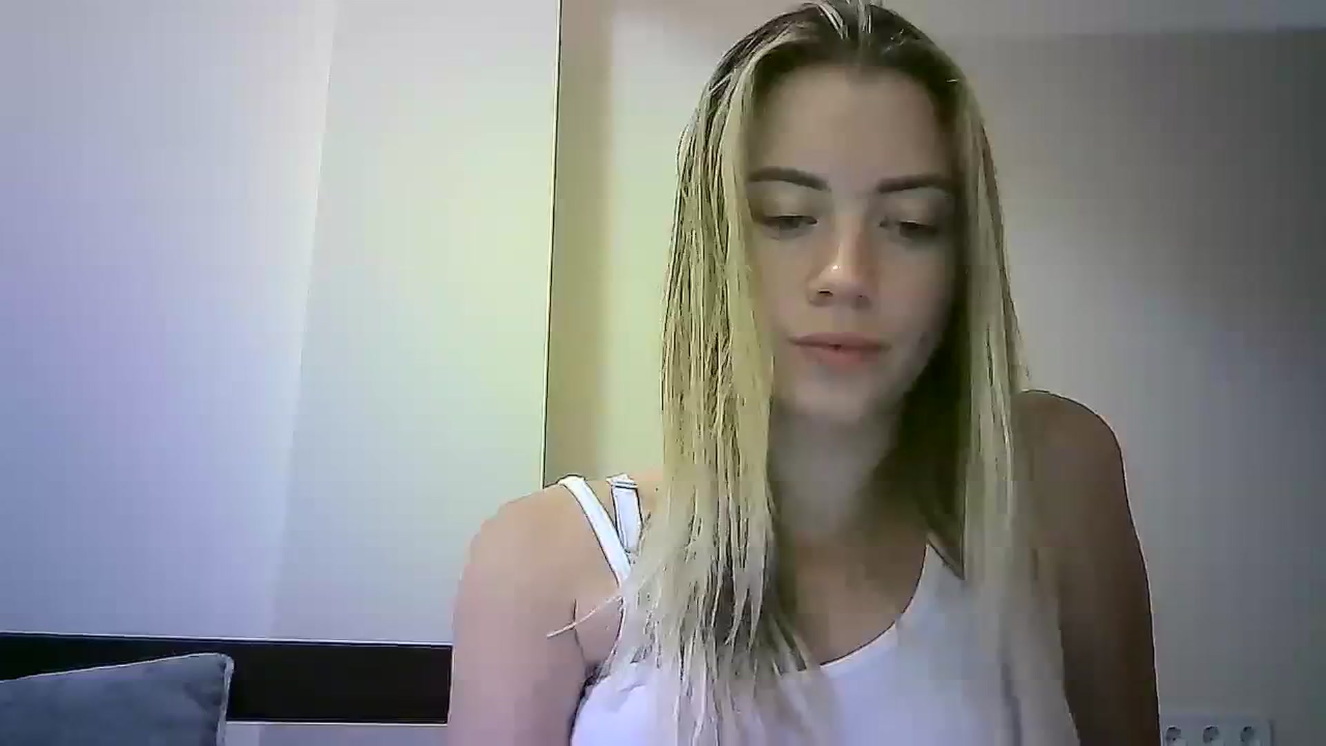 Gallery image thumbnail from Sulfate0's myfreecams stream on, 09/15/2023, 20:53 image 14 of 20