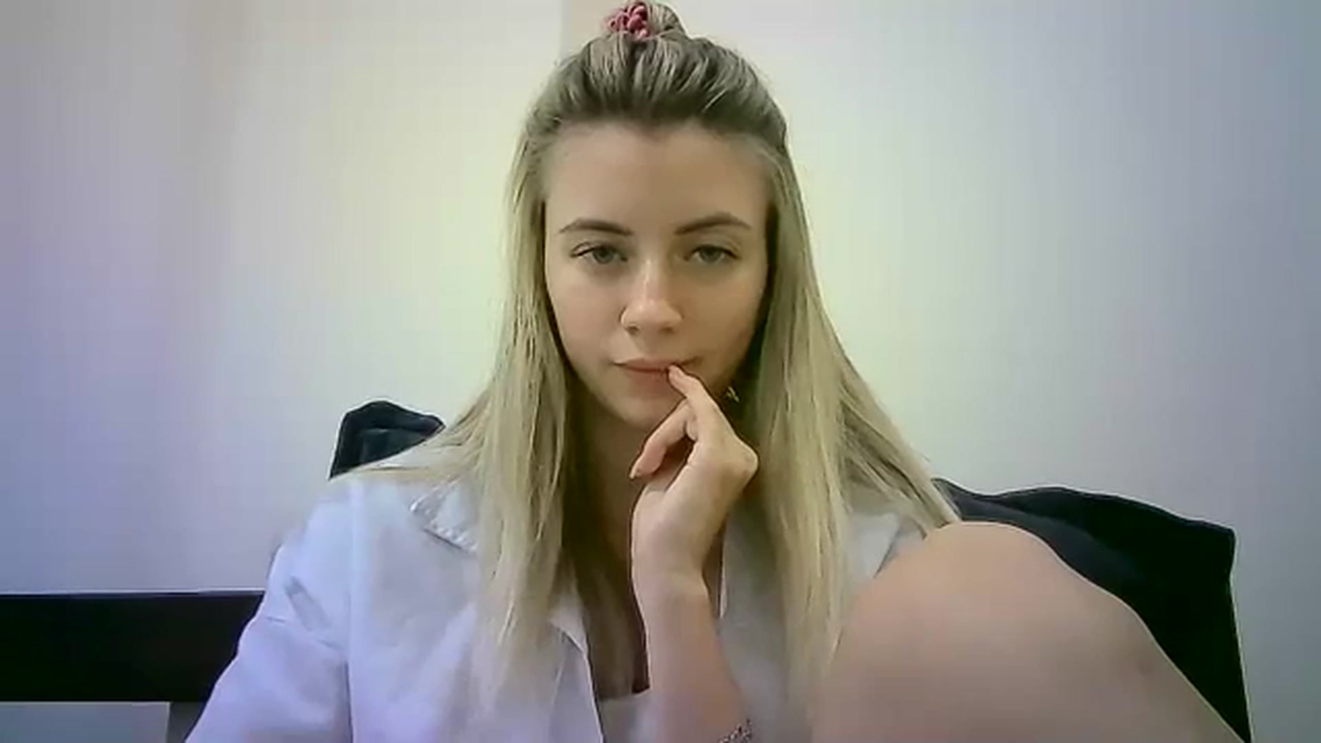 Gallery image thumbnail from Sulfate0's myfreecams stream on, 10/07/2023, 13:22 image 13 of 20