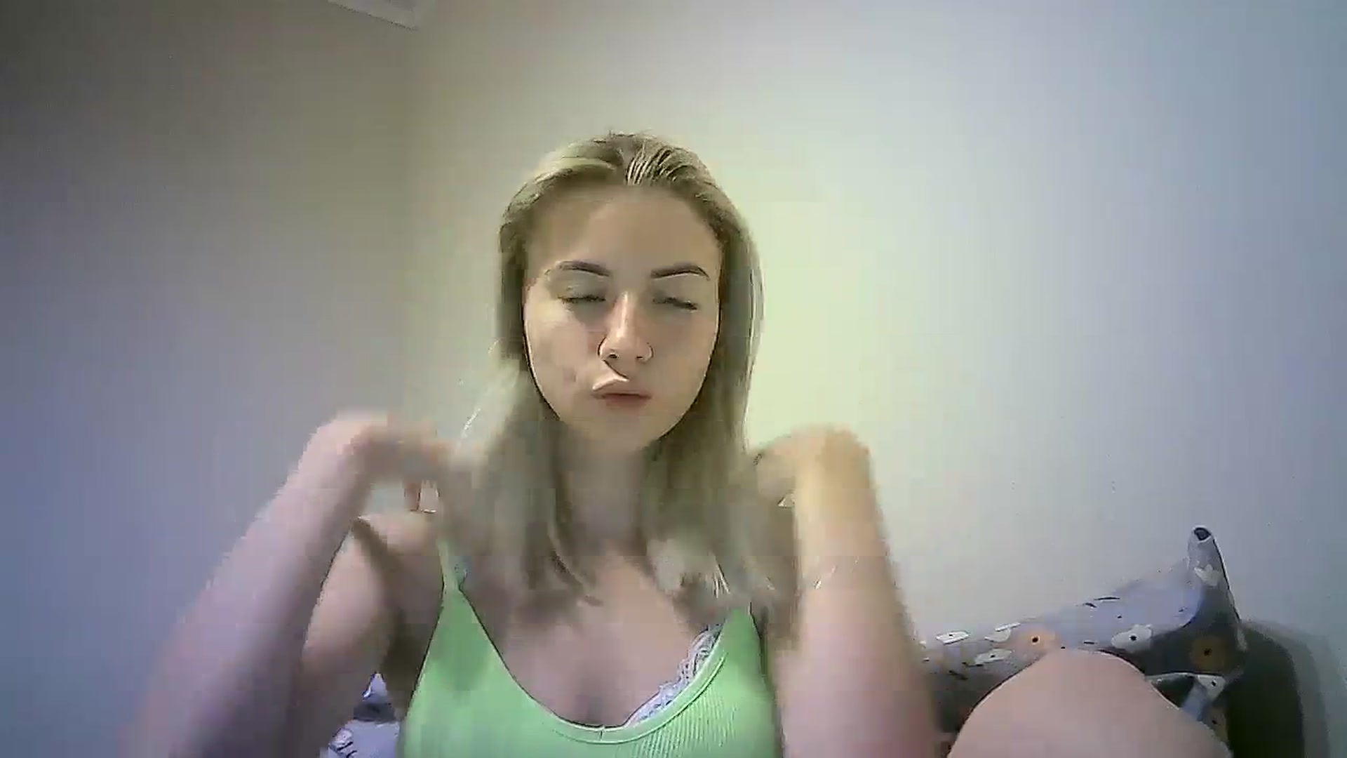Gallery image thumbnail from Sulfate0's myfreecams stream on, 12/03/2023, 11:27 image 14 of 20