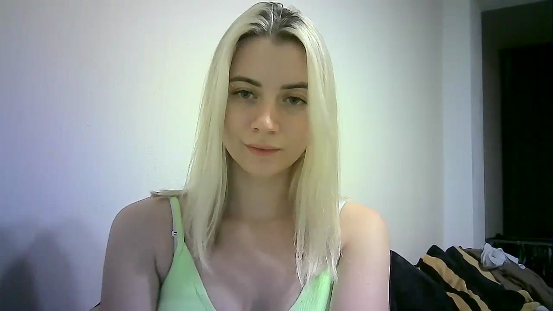 Gallery image thumbnail from Sulfate0's myfreecams stream on, 02/19/2024, 15:57 image 17 of 20