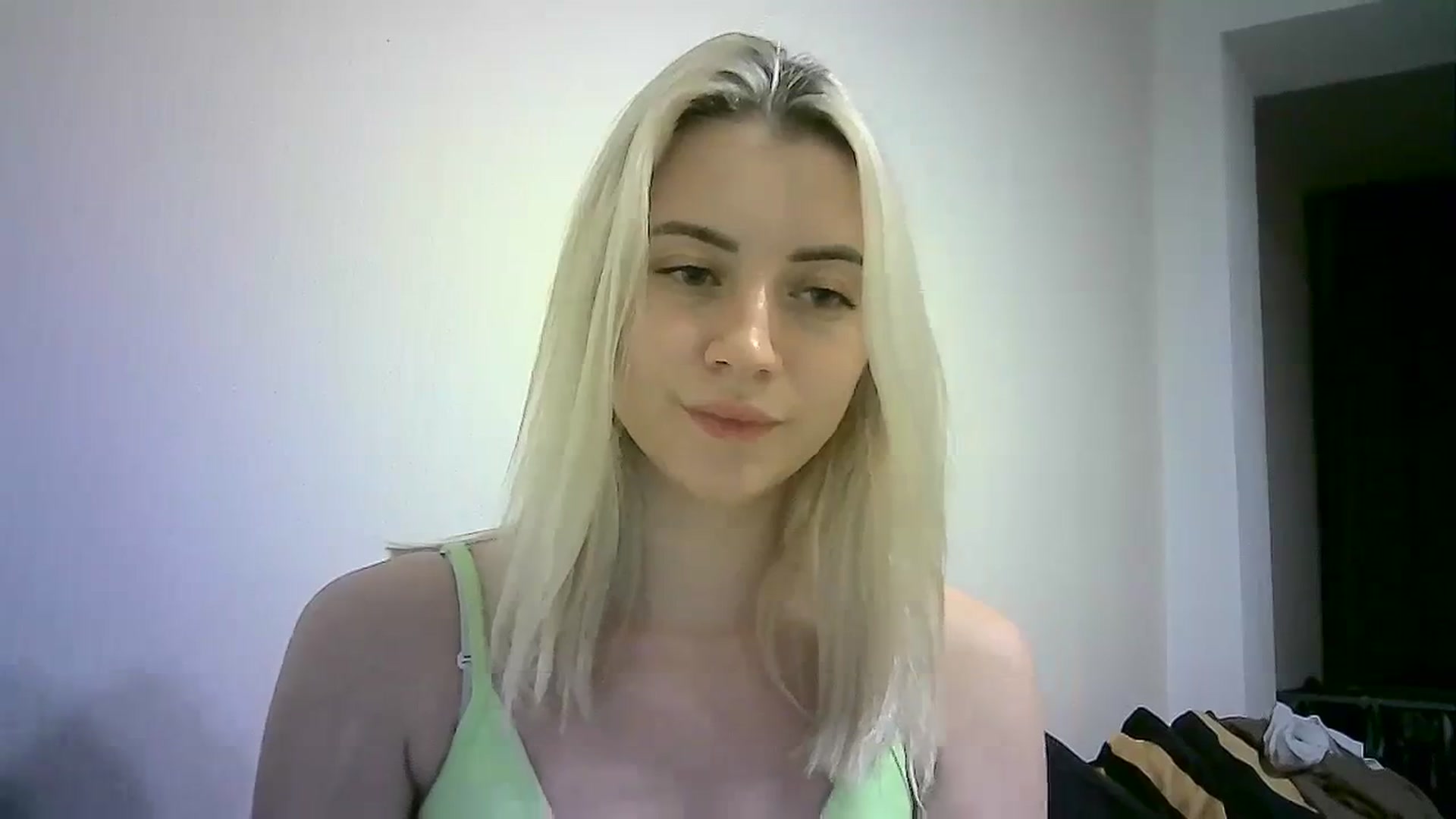 Gallery image thumbnail from Sulfate0's myfreecams stream on, 02/19/2024, 15:57 image 11 of 20