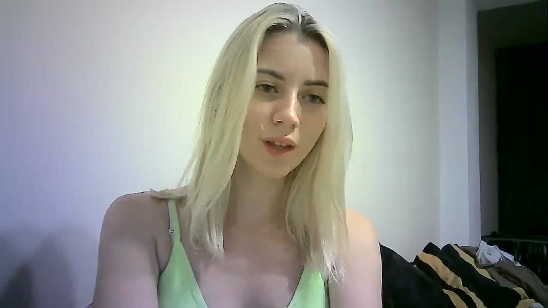 Gallery image thumbnail from Sulfate0's myfreecams stream on, 02/19/2024, 15:57 image 18 of 20