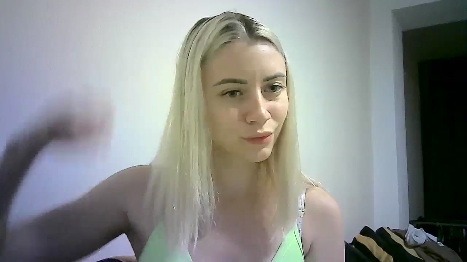 Gallery image thumbnail from Sulfate0's myfreecams stream on, 02/19/2024, 15:57 image 6 of 20
