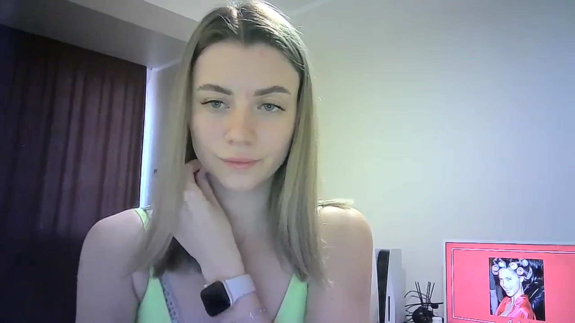 Gallery image thumbnail from Sulfate0's myfreecams stream on, 03/01/2024, 14:27 image 13 of 20