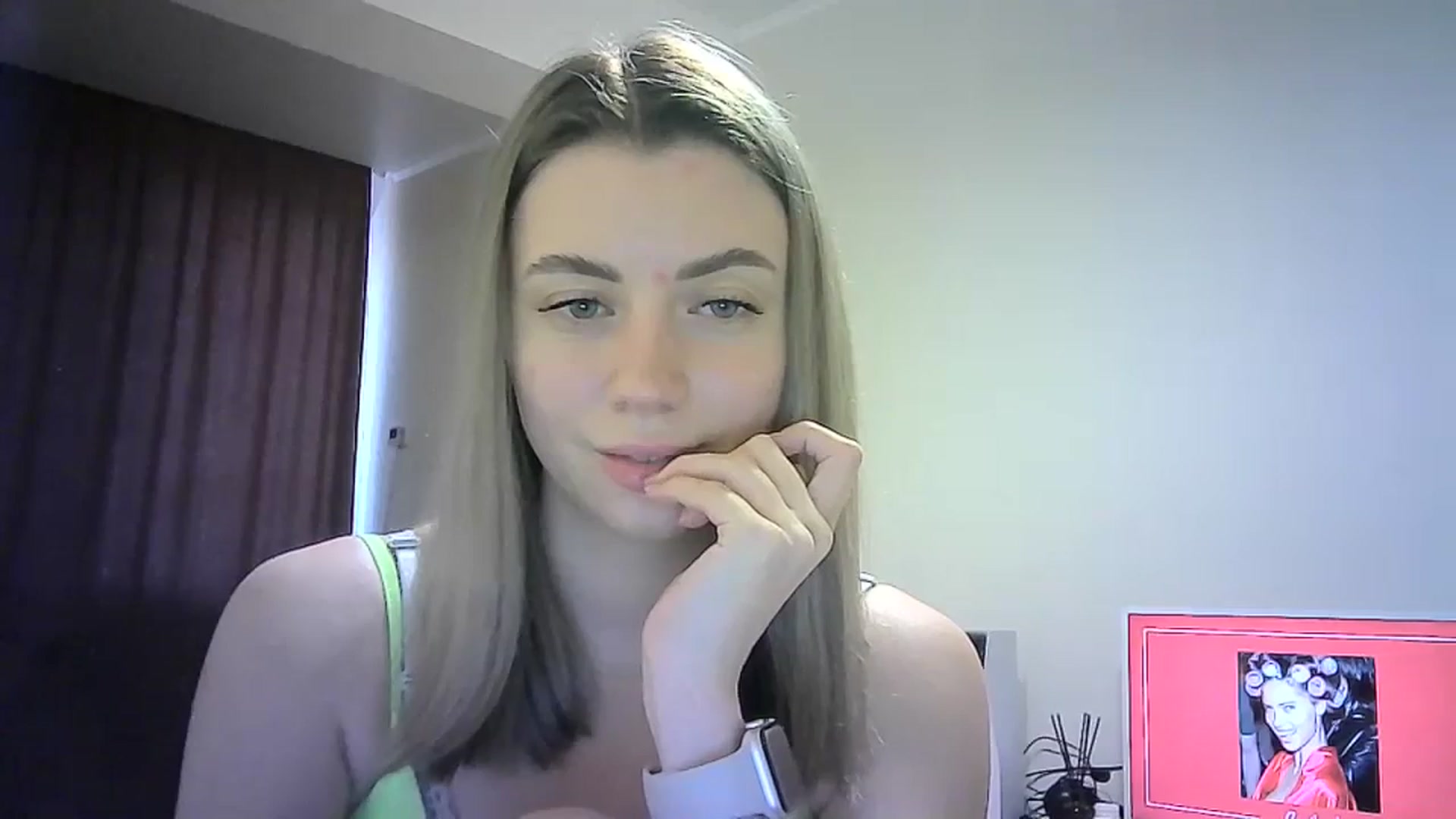 Gallery image thumbnail from Sulfate0's myfreecams stream on, 03/01/2024, 14:27 image 10 of 20