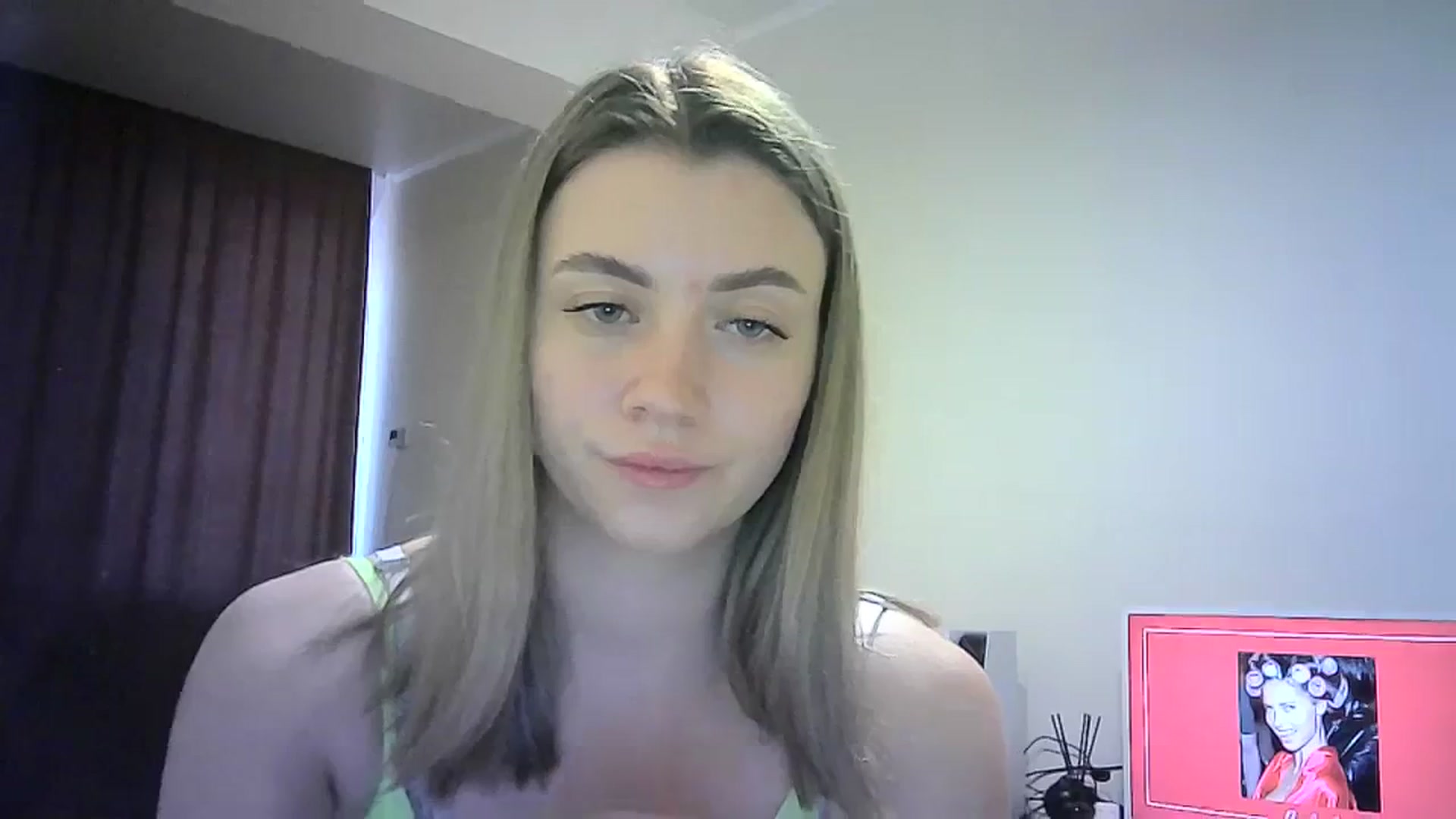 Gallery image thumbnail from Sulfate0's myfreecams stream on, 03/01/2024, 14:27 image 12 of 20