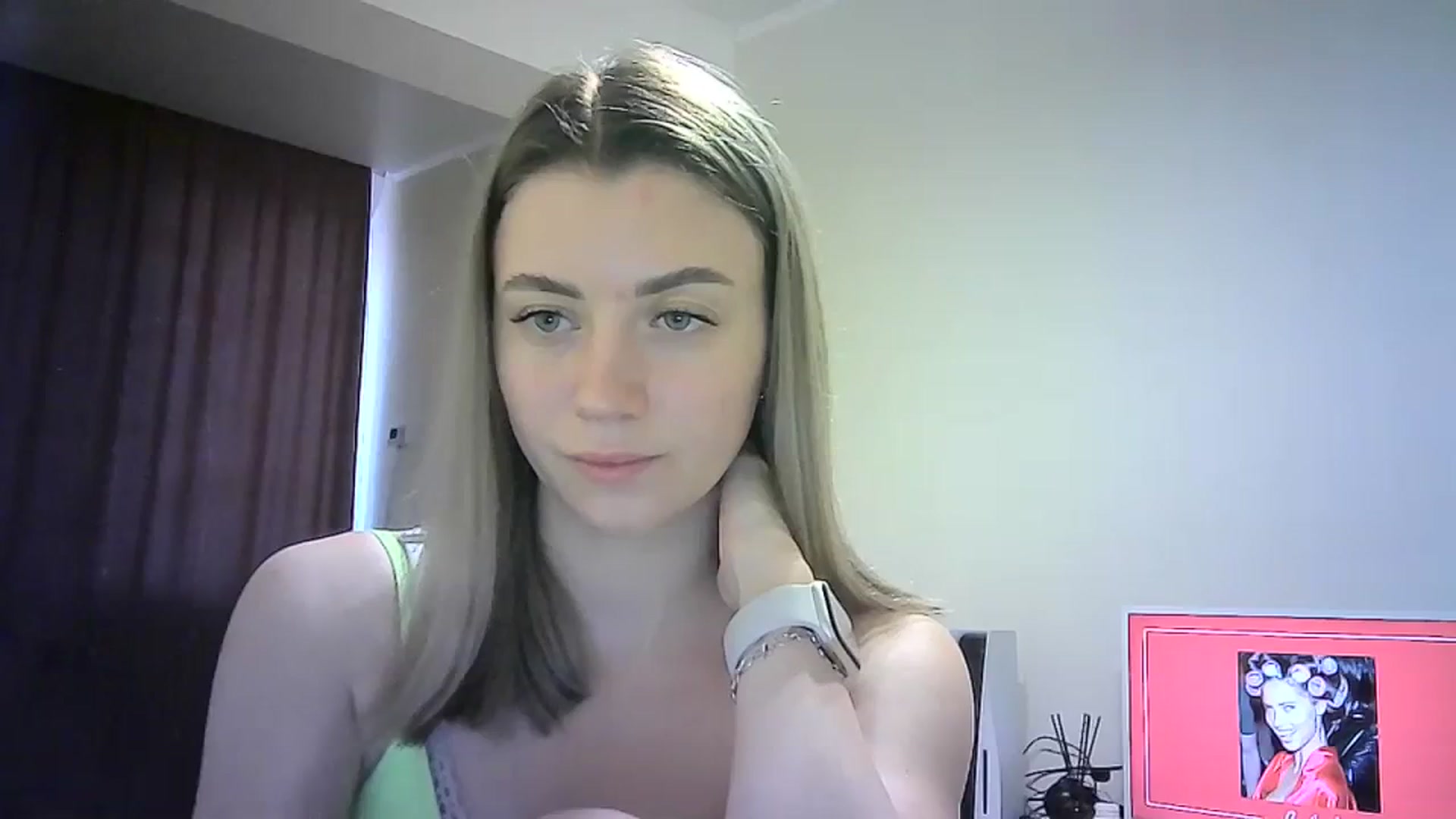 Gallery image thumbnail from Sulfate0's myfreecams stream on, 03/01/2024, 14:27 image 11 of 20