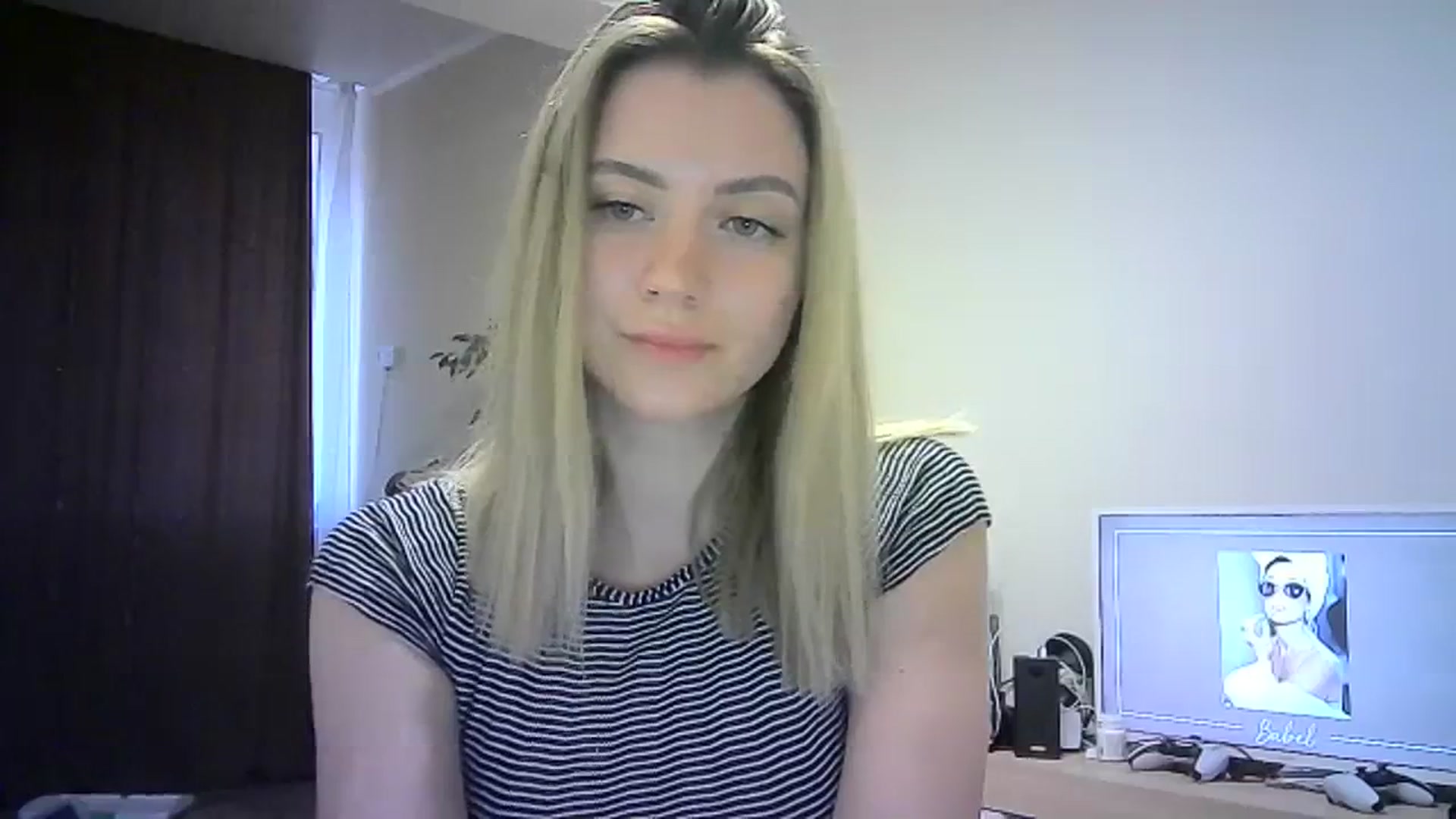 Gallery image thumbnail from Sulfate0's myfreecams stream on, 03/11/2024, 14:49 image 16 of 20
