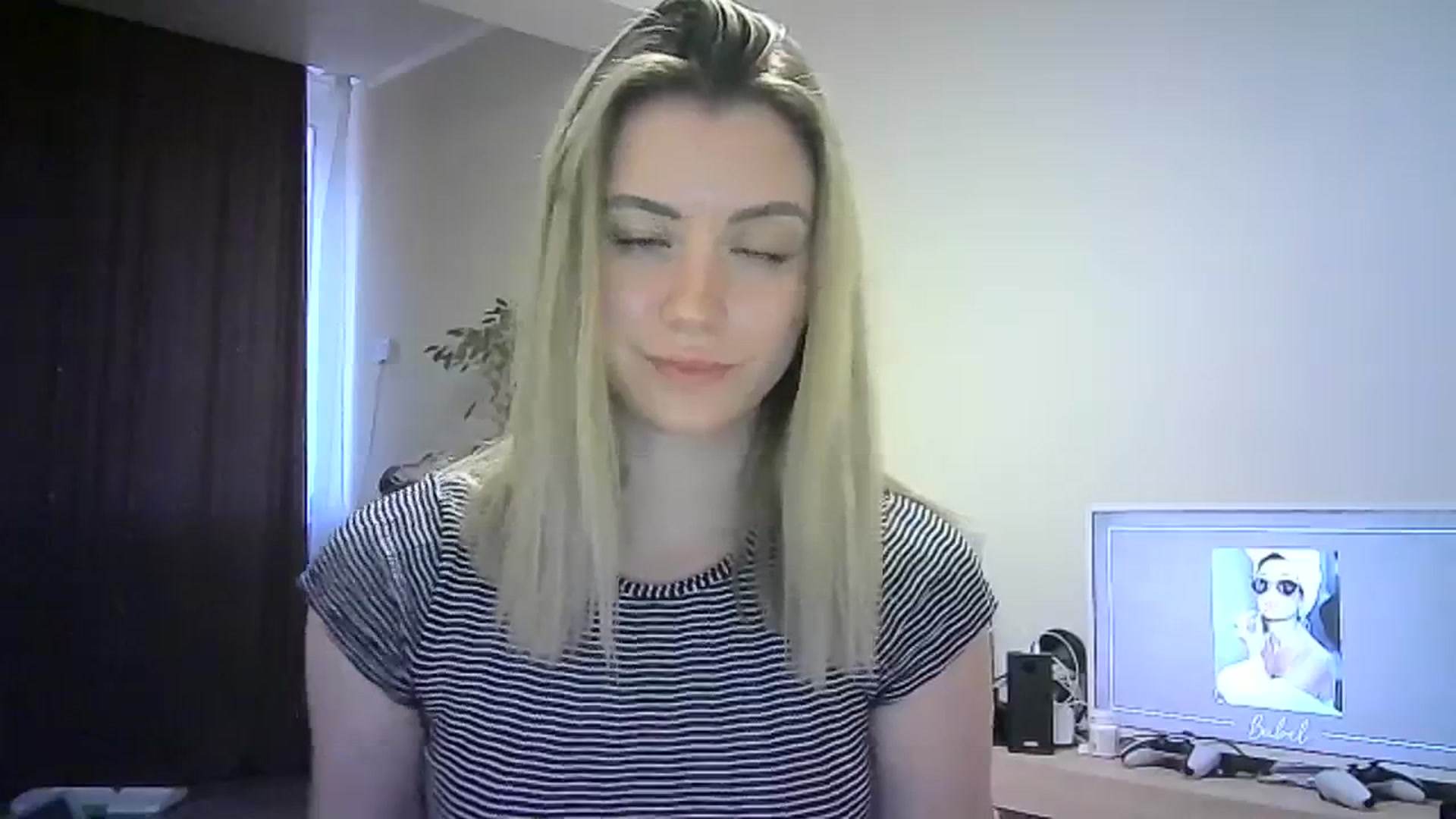 Gallery image thumbnail from Sulfate0's myfreecams stream on, 03/11/2024, 14:49 image 14 of 20