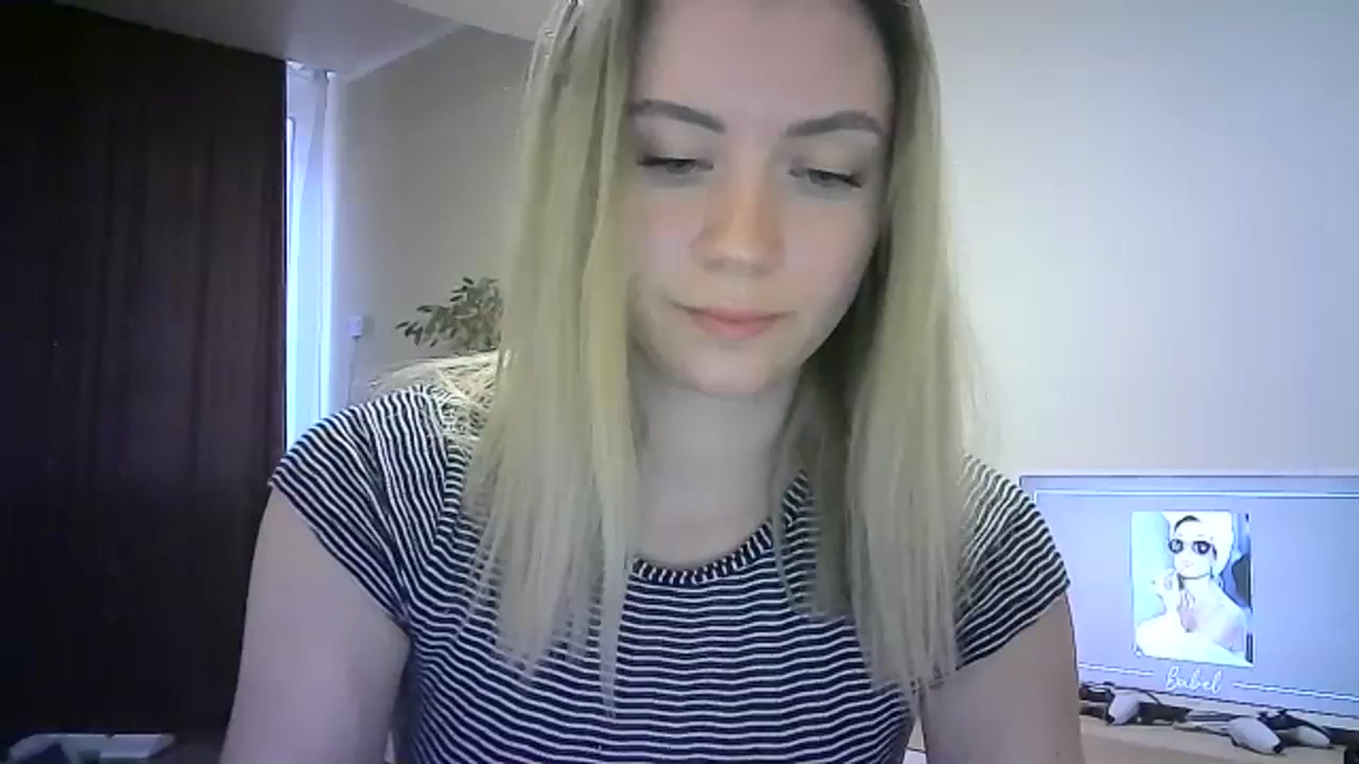 Gallery image thumbnail from Sulfate0's myfreecams stream on, 03/11/2024, 14:49 image 12 of 20