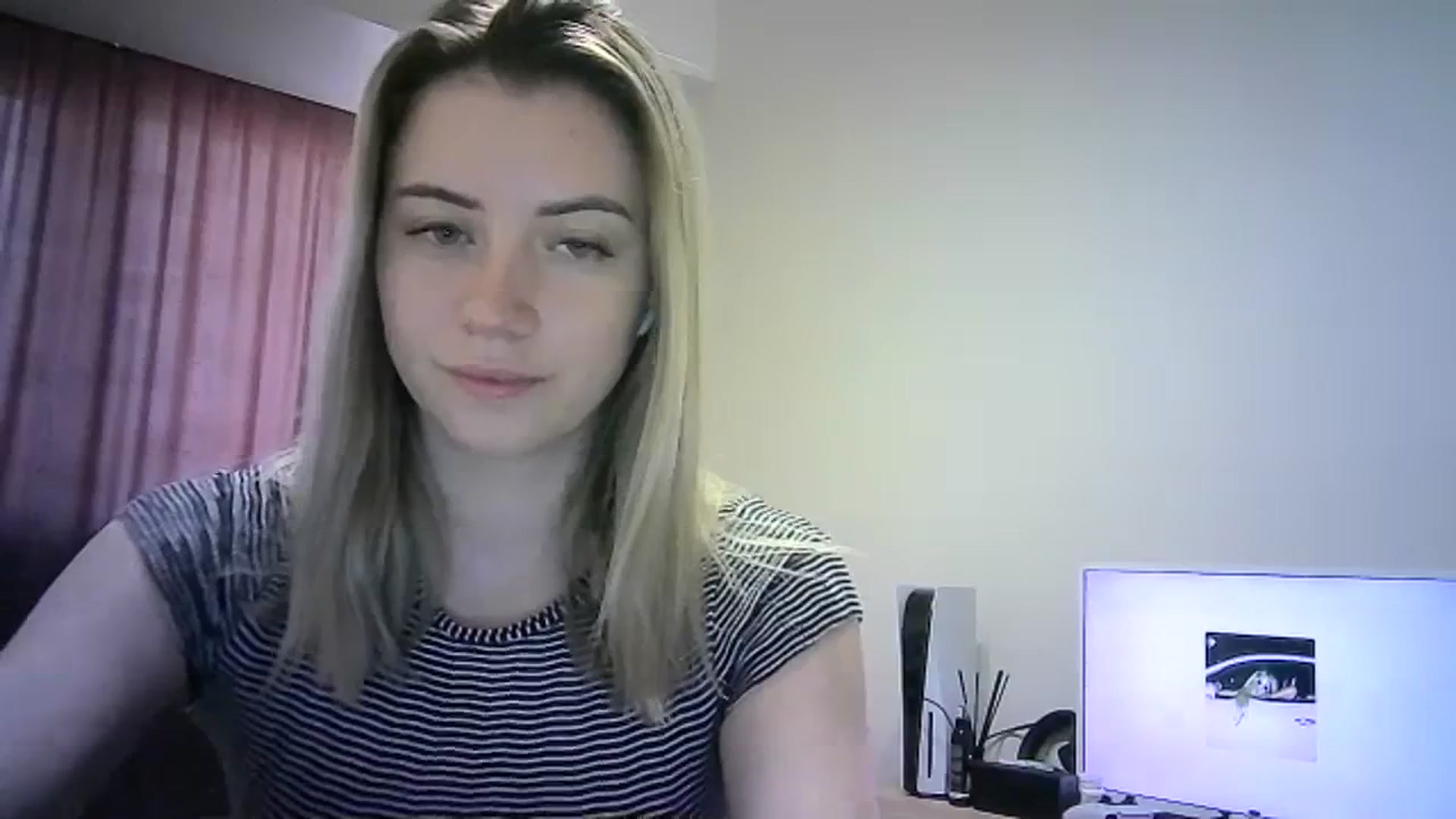 Gallery image thumbnail from Sulfate0's myfreecams stream on, 03/17/2024, 11:10 image 7 of 20