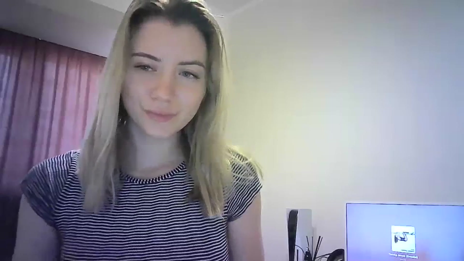 Gallery image thumbnail from Sulfate0's myfreecams stream on, 03/17/2024, 11:10 image 19 of 20
