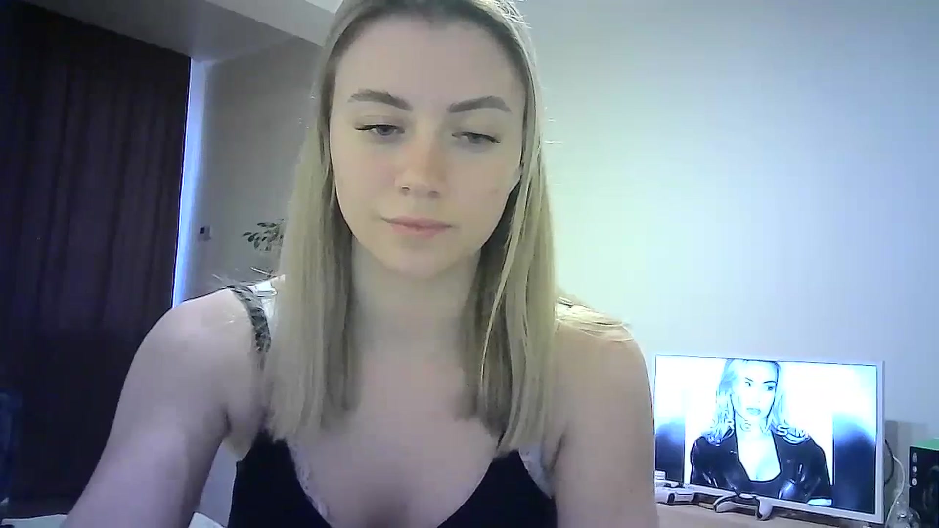 Gallery image thumbnail from Sulfate0's myfreecams stream on, 03/18/2024, 15:24 image 15 of 20