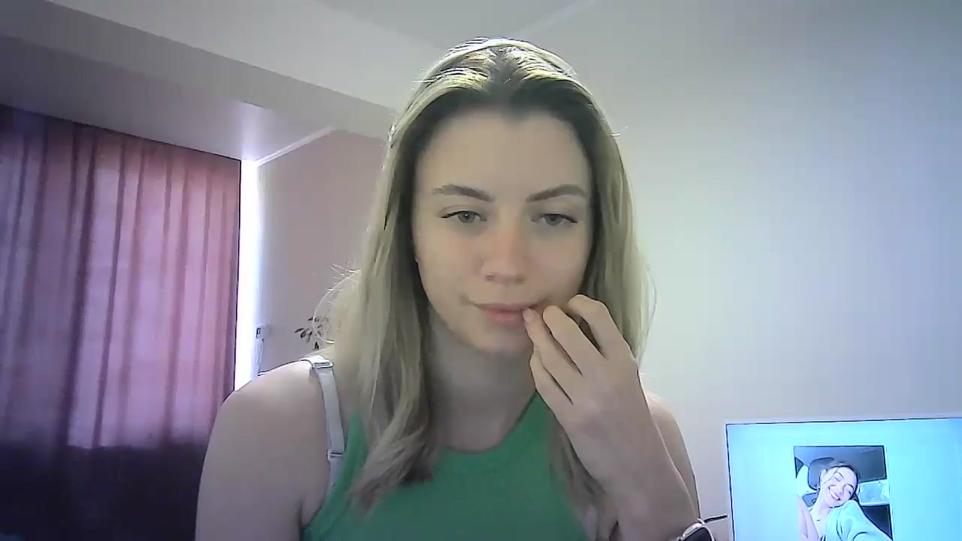 Gallery image thumbnail from Sulfate0's myfreecams stream on, 03/24/2024, 11:25 image 20 of 20