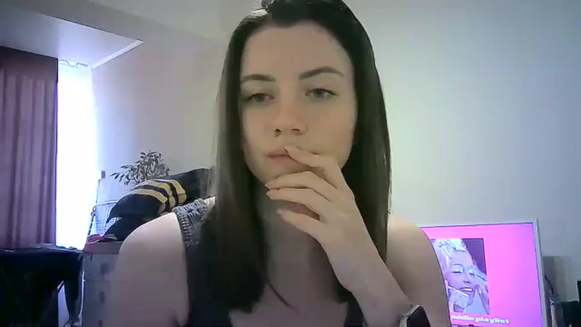 Gallery image thumbnail from Sulfate0's myfreecams stream on, 04/05/2024, 12:08 image 16 of 20