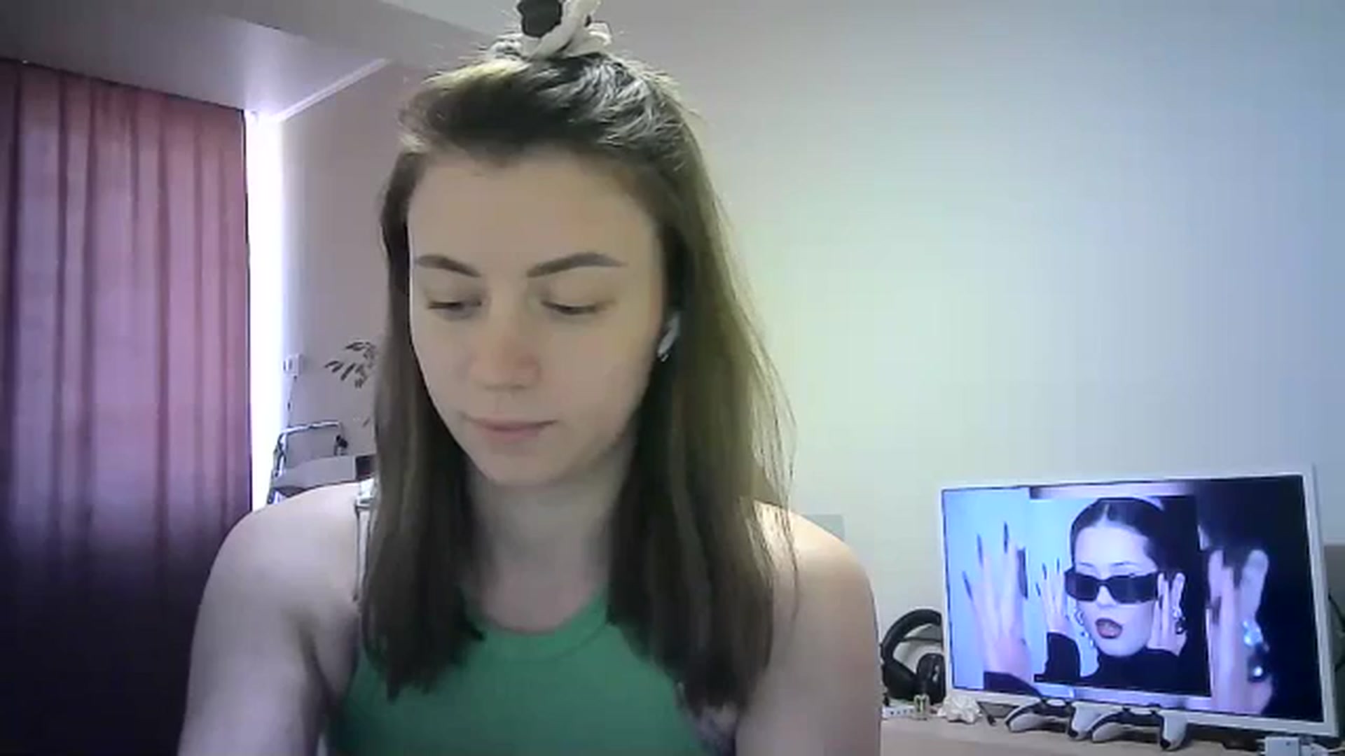 Gallery image thumbnail from Sulfate0's myfreecams stream on, 04/17/2024, 10:52 image 3 of 20