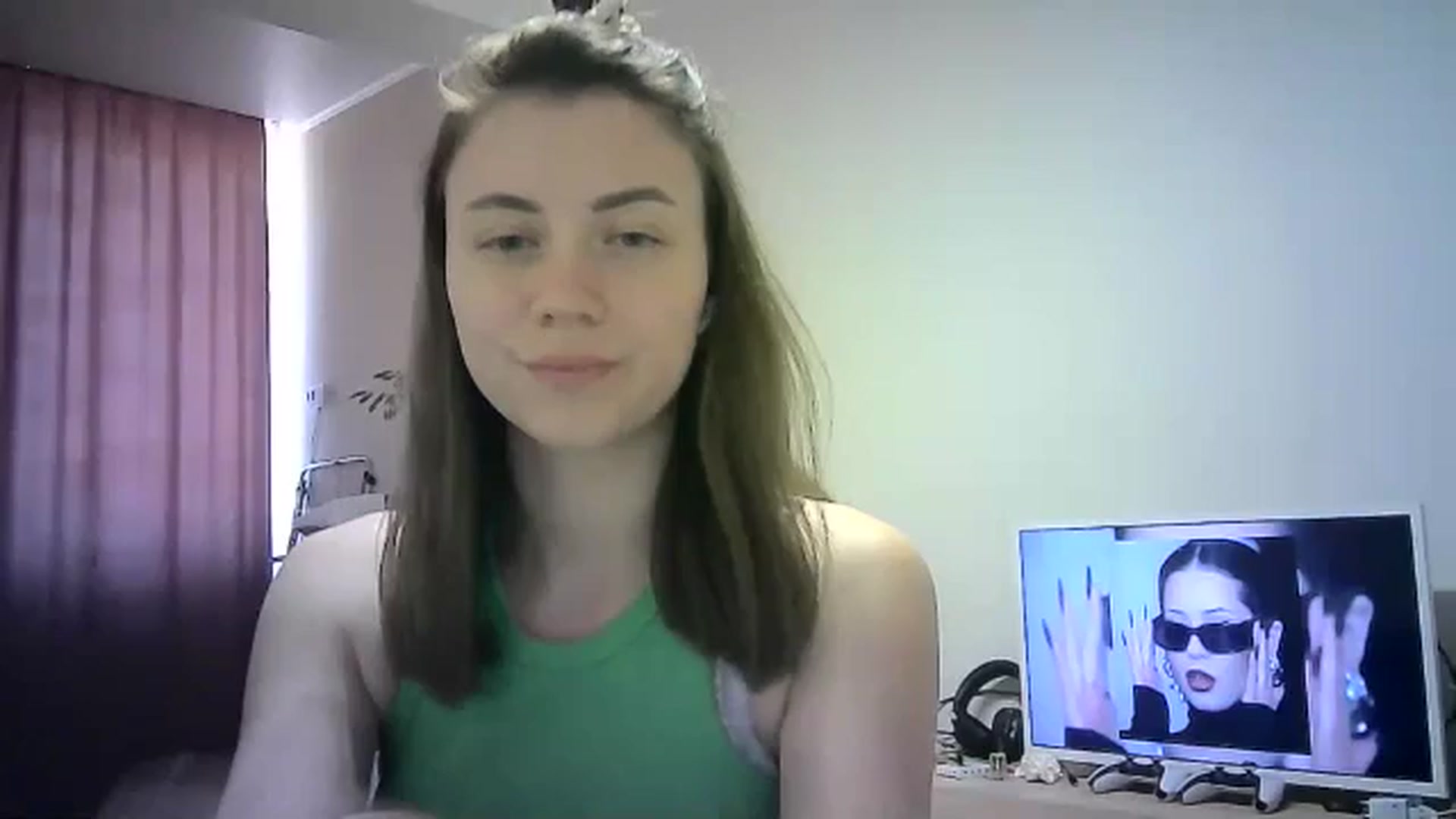 Gallery image thumbnail from Sulfate0's myfreecams stream on, 04/17/2024, 10:52 image 2 of 20