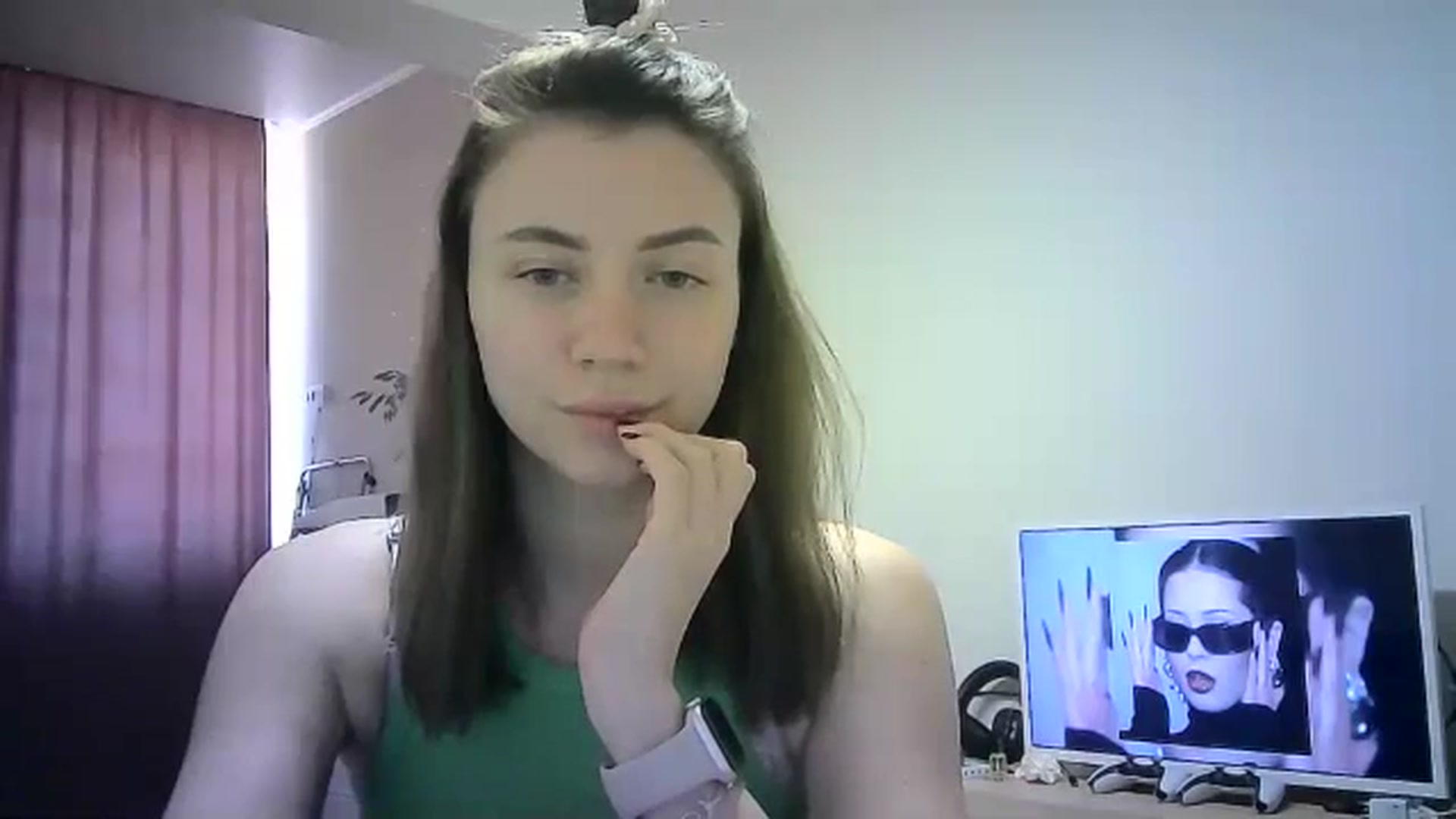 Gallery image thumbnail from Sulfate0's myfreecams stream on, 04/17/2024, 10:52 image 5 of 20
