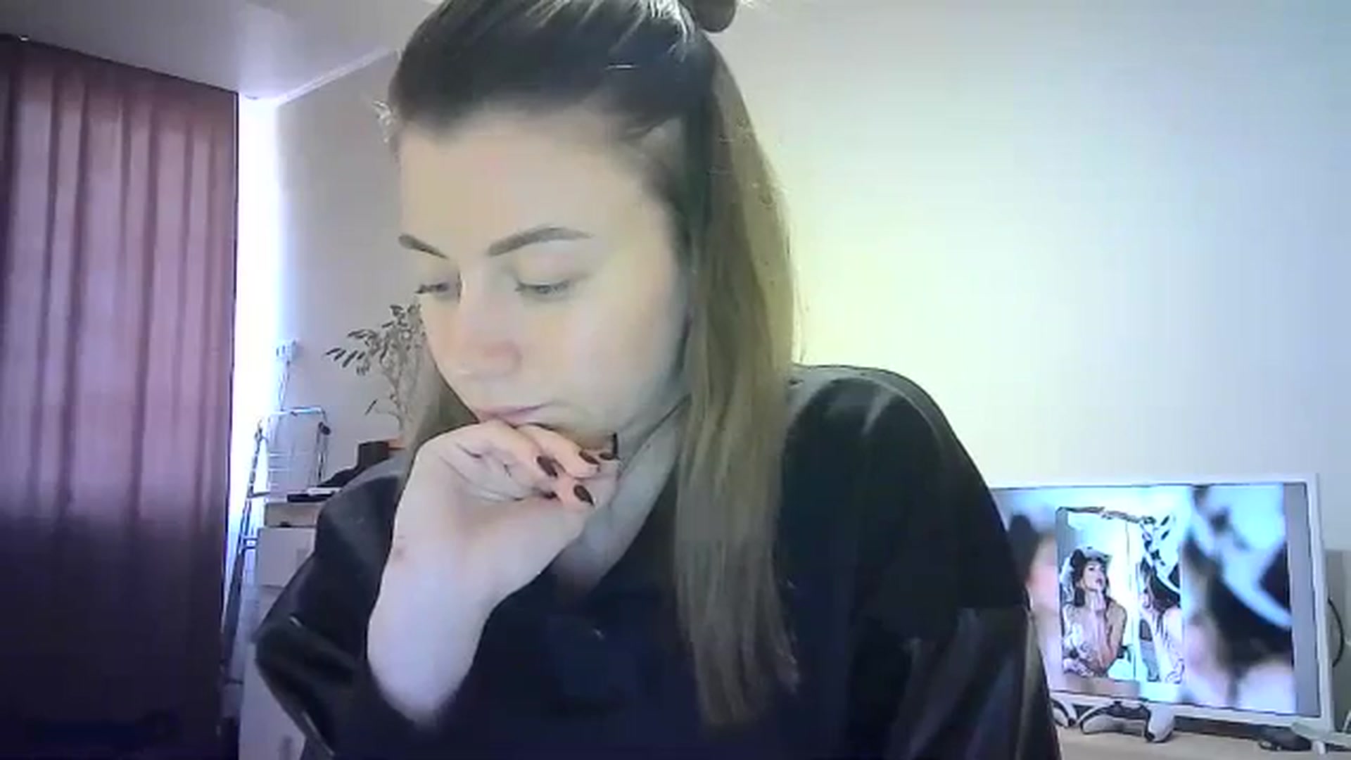 Gallery image thumbnail from Sulfate0's myfreecams stream on, 04/19/2024, 13:03 image 17 of 20