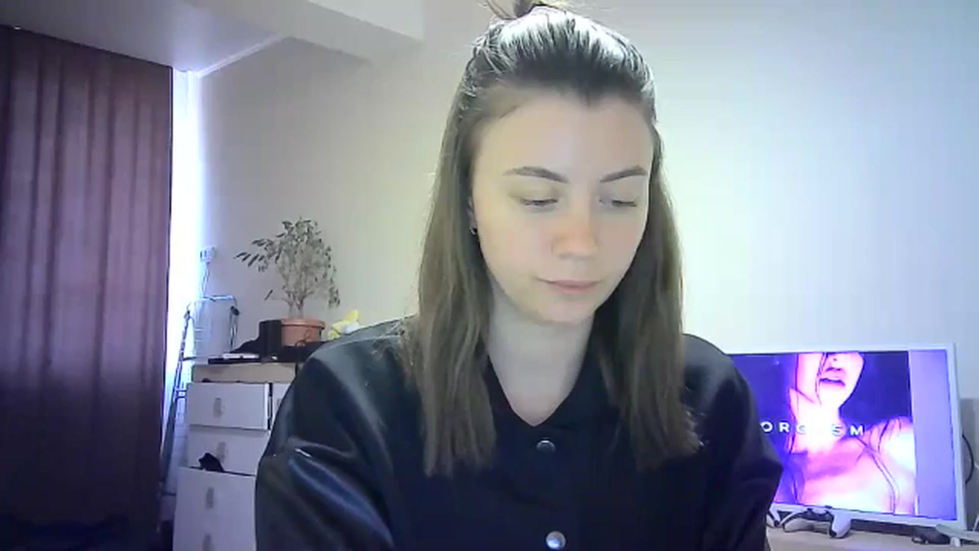 Gallery image thumbnail from Sulfate0's myfreecams stream on, 04/19/2024, 13:03 image 6 of 20