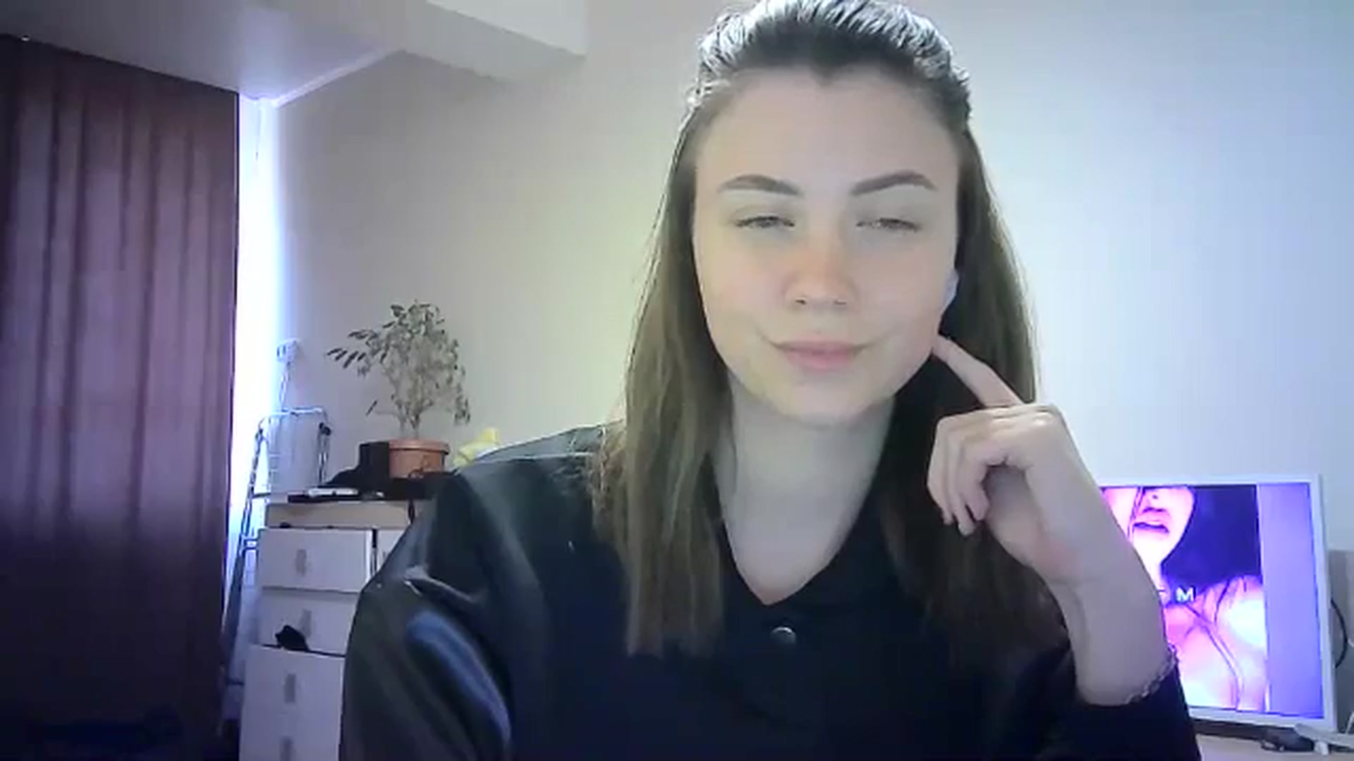 Gallery image thumbnail from Sulfate0's myfreecams stream on, 04/19/2024, 13:03 image 7 of 20