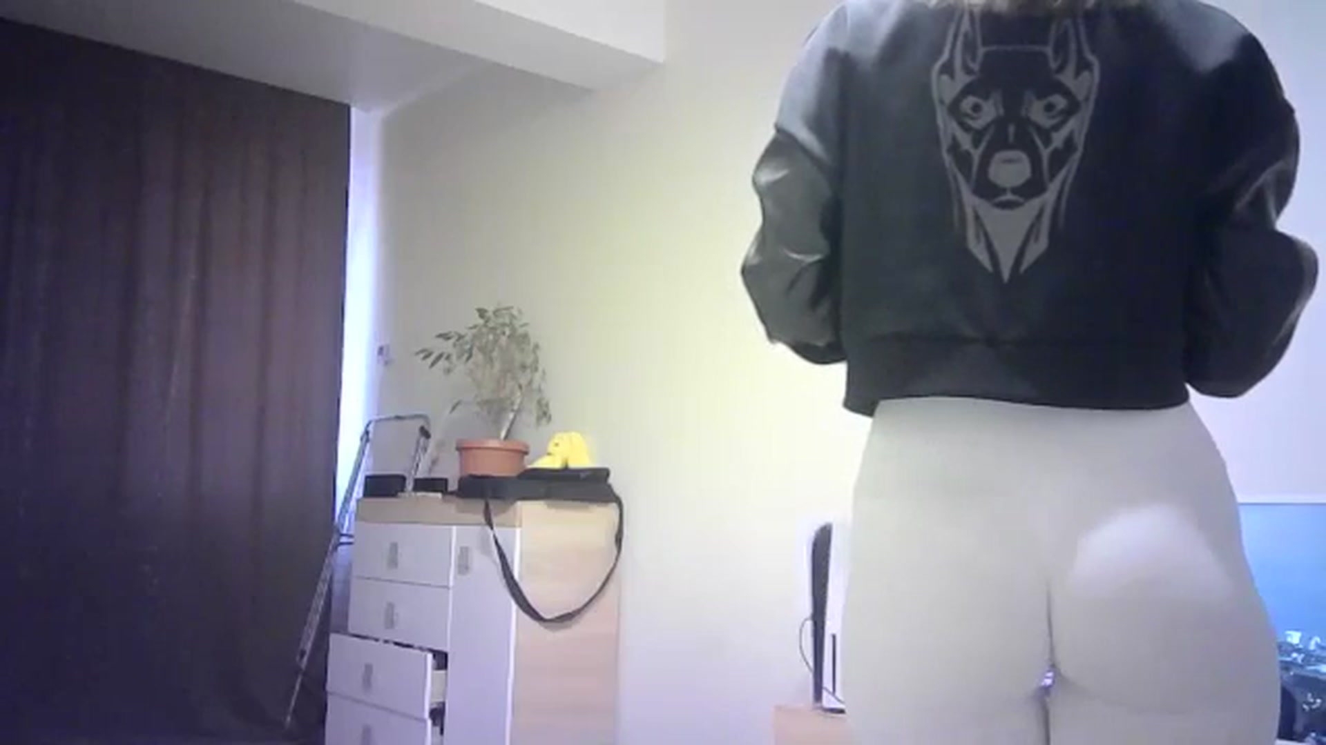 Gallery image thumbnail from Sulfate0's myfreecams stream on, 04/22/2024, 13:01 image 9 of 20