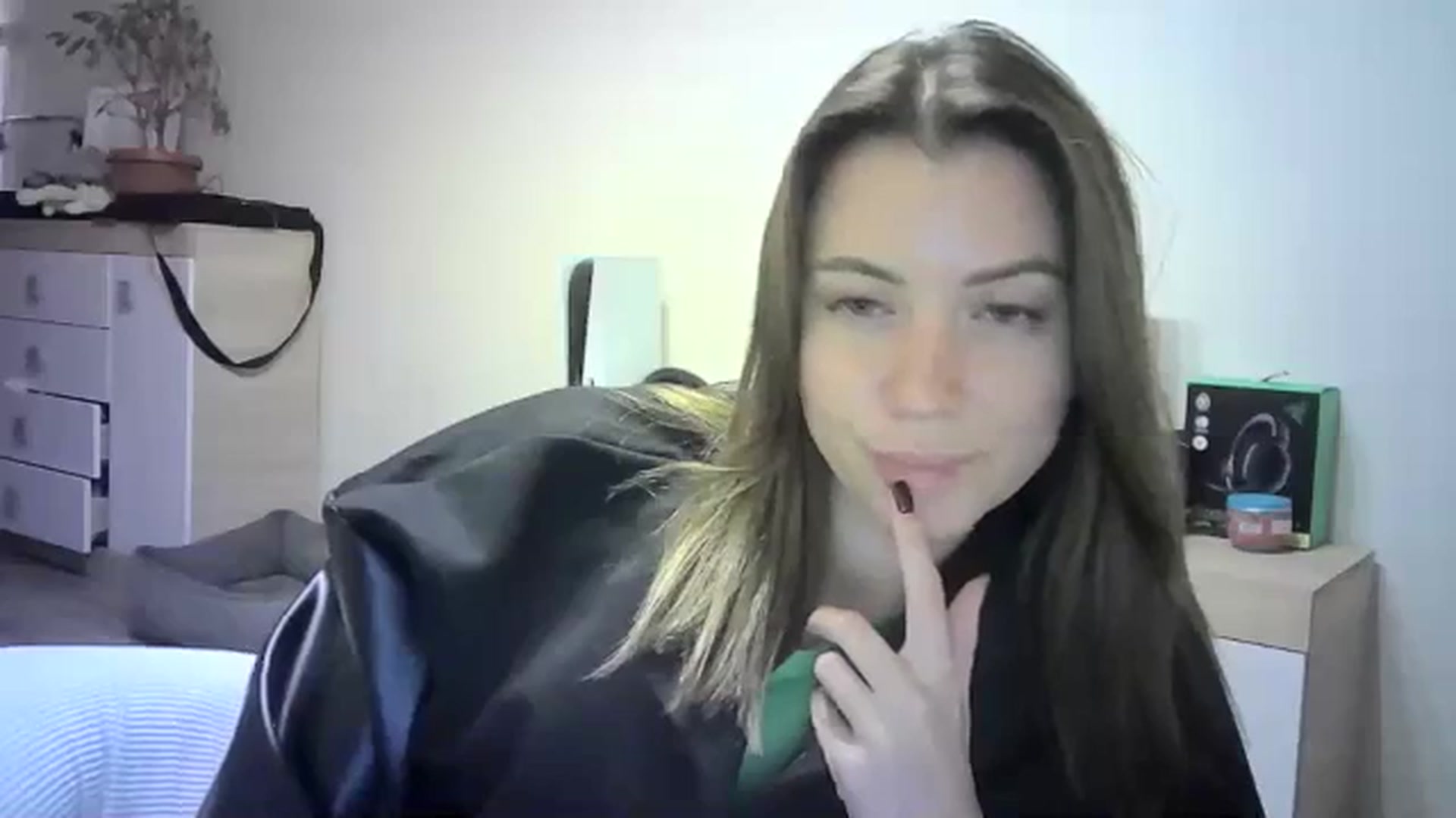 Gallery image thumbnail from Sulfate0's myfreecams stream on, 04/27/2024, 10:41 image 3 of 20