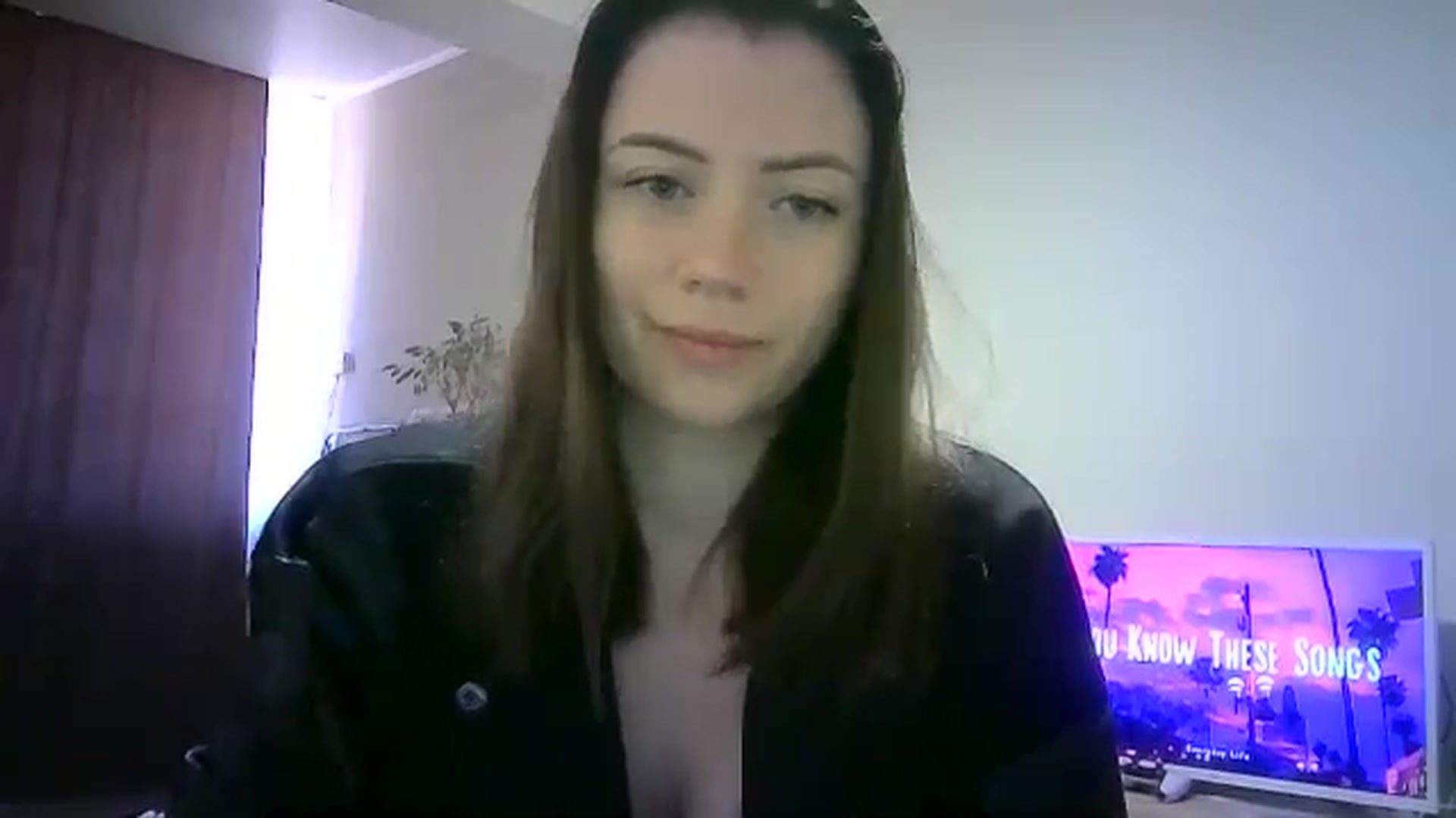 Gallery image thumbnail from Sulfate0's myfreecams stream on, 05/10/2024, 07:27 image 17 of 20