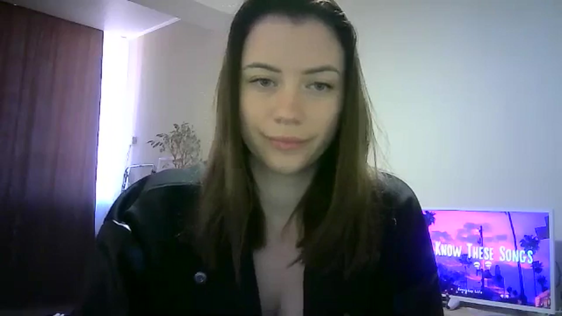 Gallery image thumbnail from Sulfate0's myfreecams stream on, 05/10/2024, 07:27 image 18 of 20