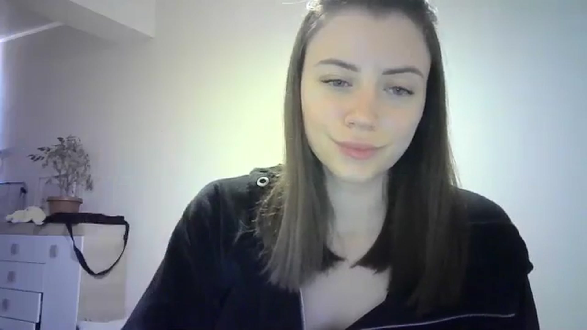 Gallery image thumbnail from Sulfate0's myfreecams stream on, 05/20/2024, 12:22 image 18 of 20