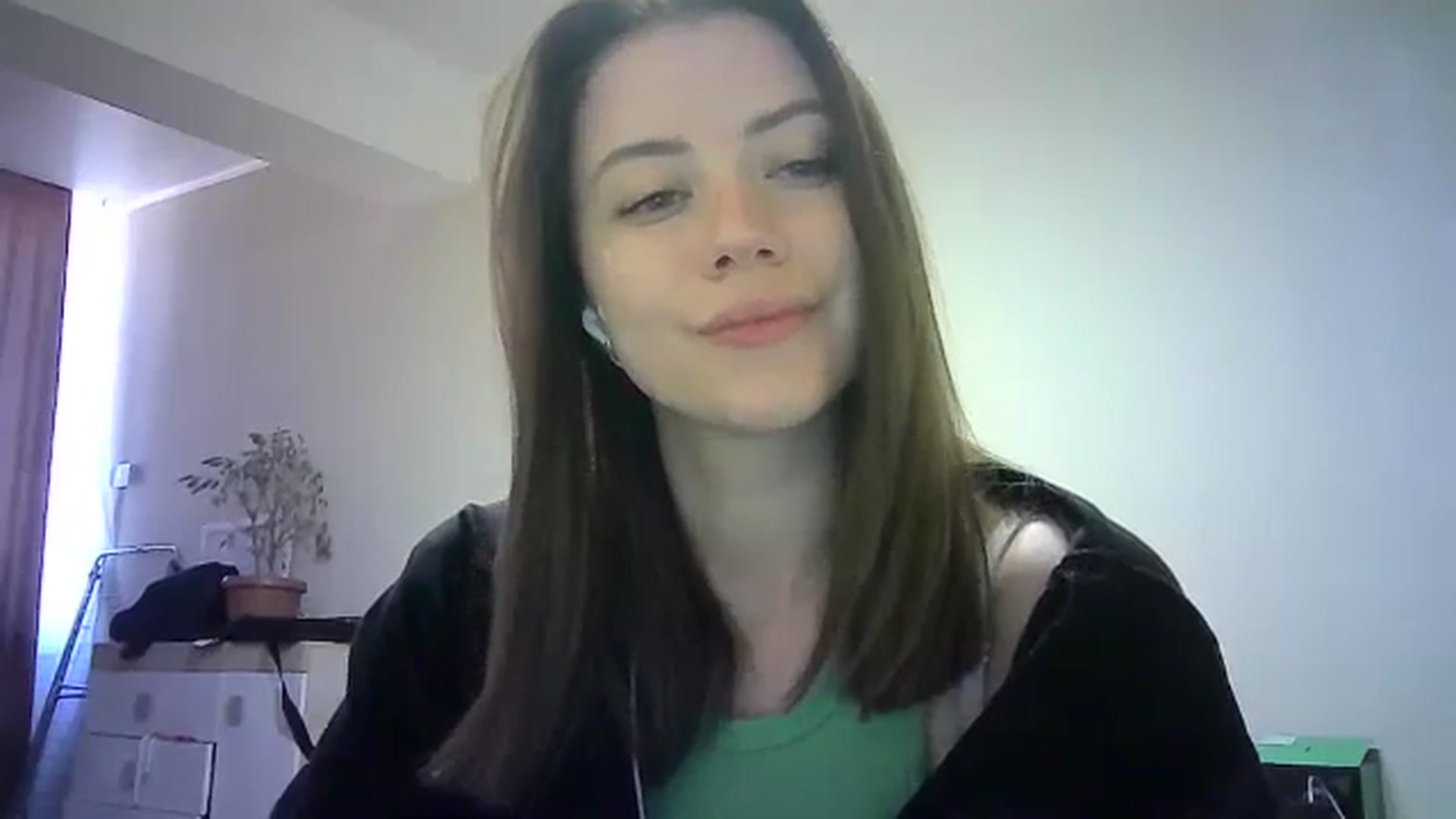 Gallery image thumbnail from Sulfate0's myfreecams stream on, 05/23/2024, 10:23 image 17 of 20