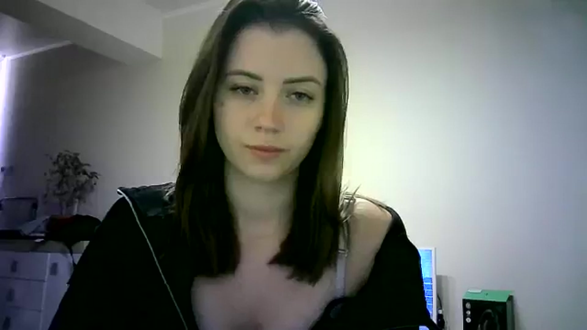 Gallery image thumbnail from Sulfate0's myfreecams stream on, 05/25/2024, 08:28 image 15 of 20