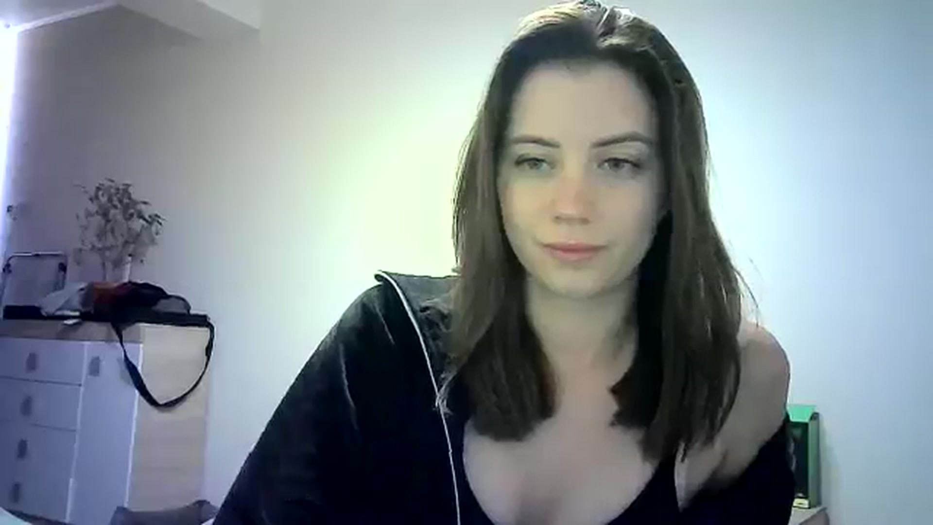 Gallery image thumbnail from Sulfate0's myfreecams stream on, 05/25/2024, 08:28 image 17 of 20