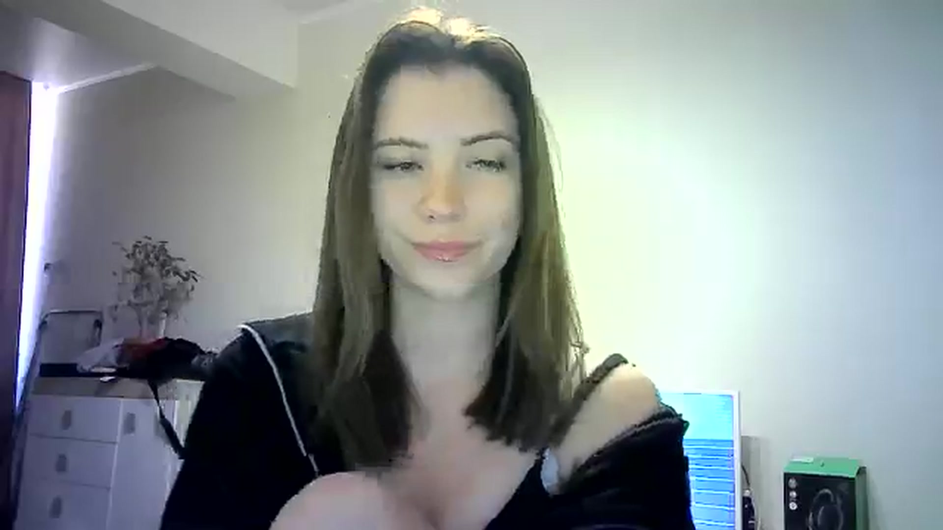 Gallery image thumbnail from Sulfate0's myfreecams stream on, 05/25/2024, 08:28 image 7 of 20