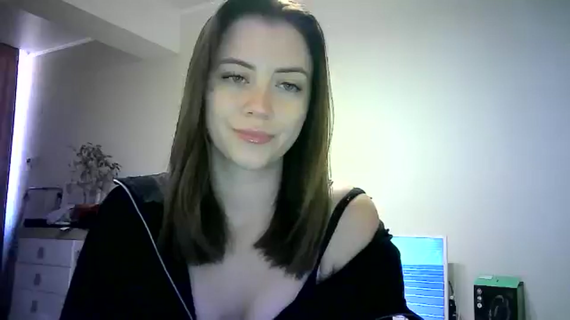 Gallery image thumbnail from Sulfate0's myfreecams stream on, 05/25/2024, 08:28 image 10 of 20