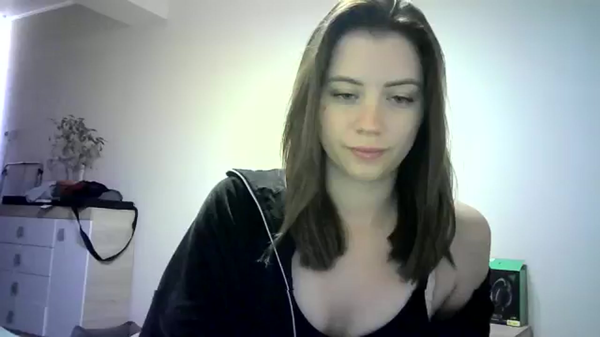 Gallery image thumbnail from Sulfate0's myfreecams stream on, 05/25/2024, 08:28 image 18 of 20
